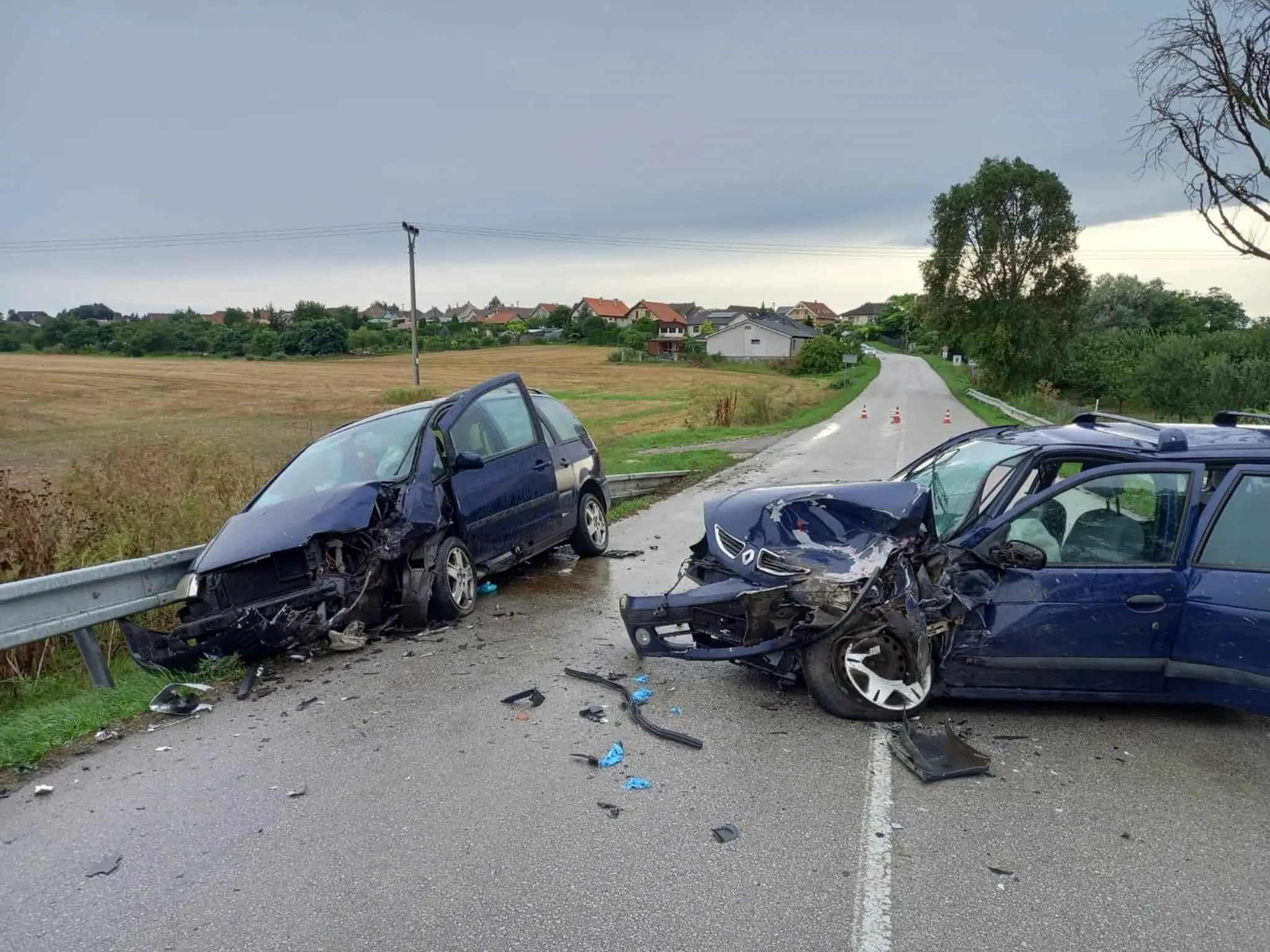 Nehoda pri obci Majcichov si vyžiadala troch zranených.