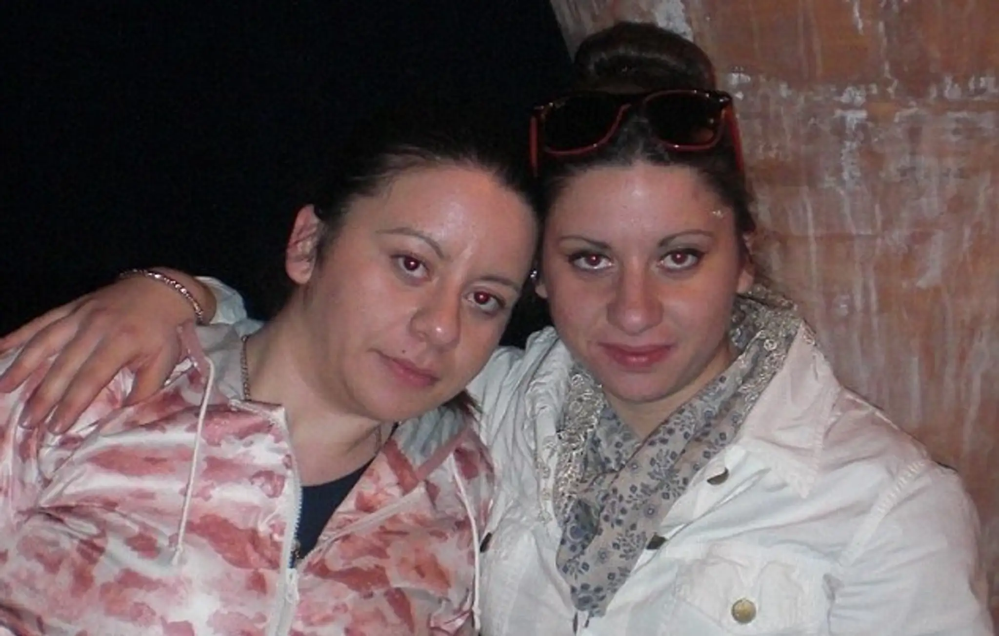 Lorena Cobuzzi so svojou biologickou sestrou Elisou.