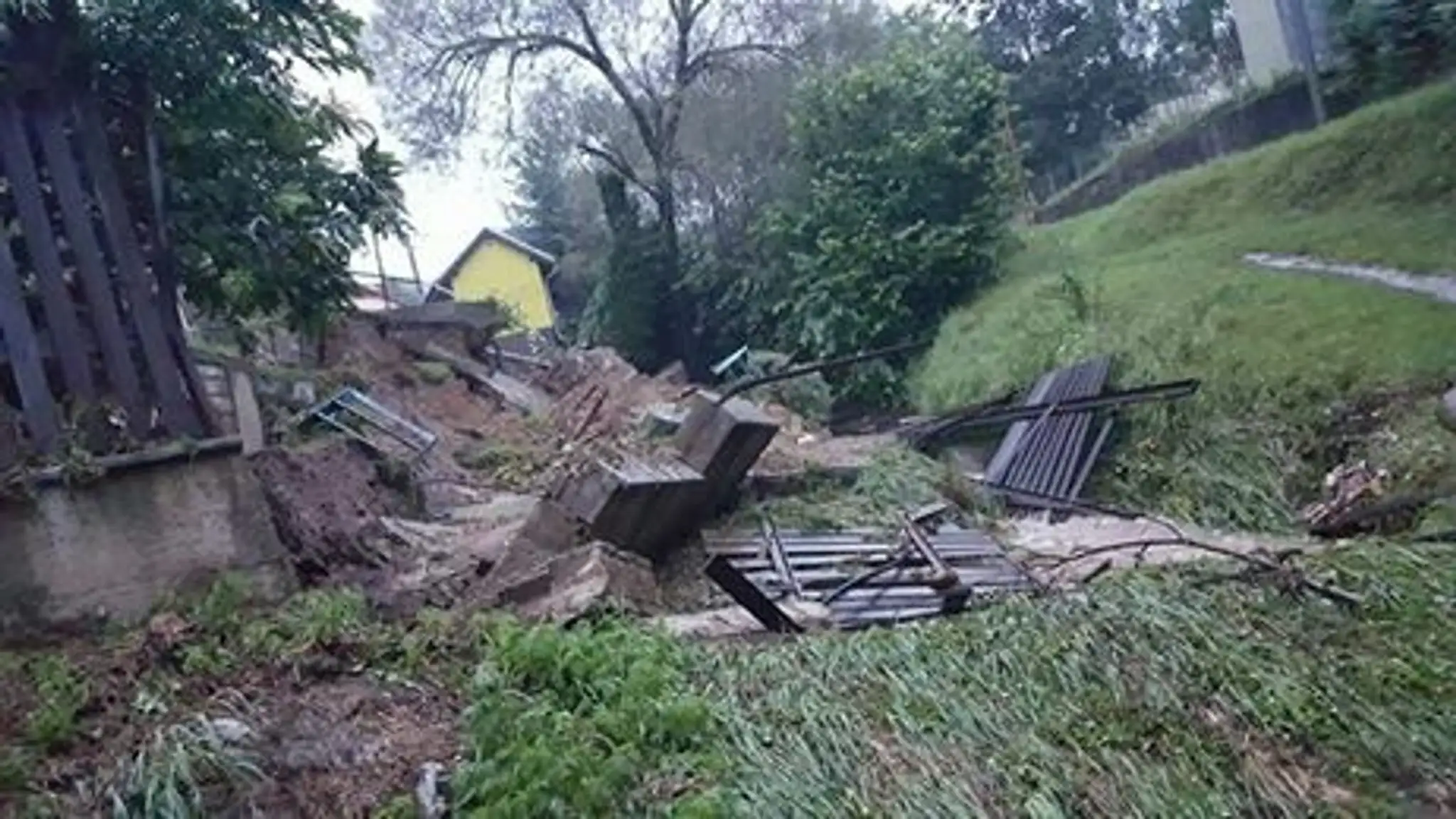 Škody po záplavách.