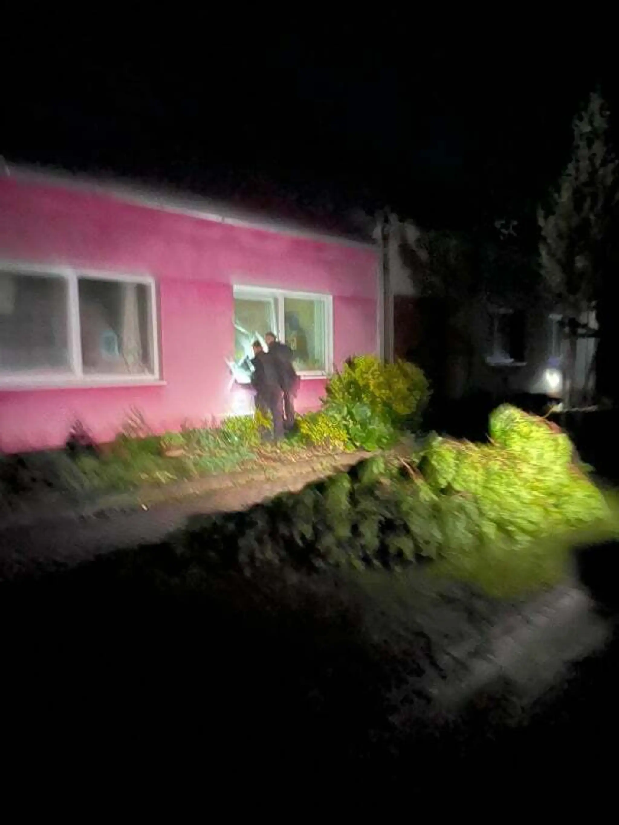 Hasiči kontrolujú domy v Moravskej Novej Vsi