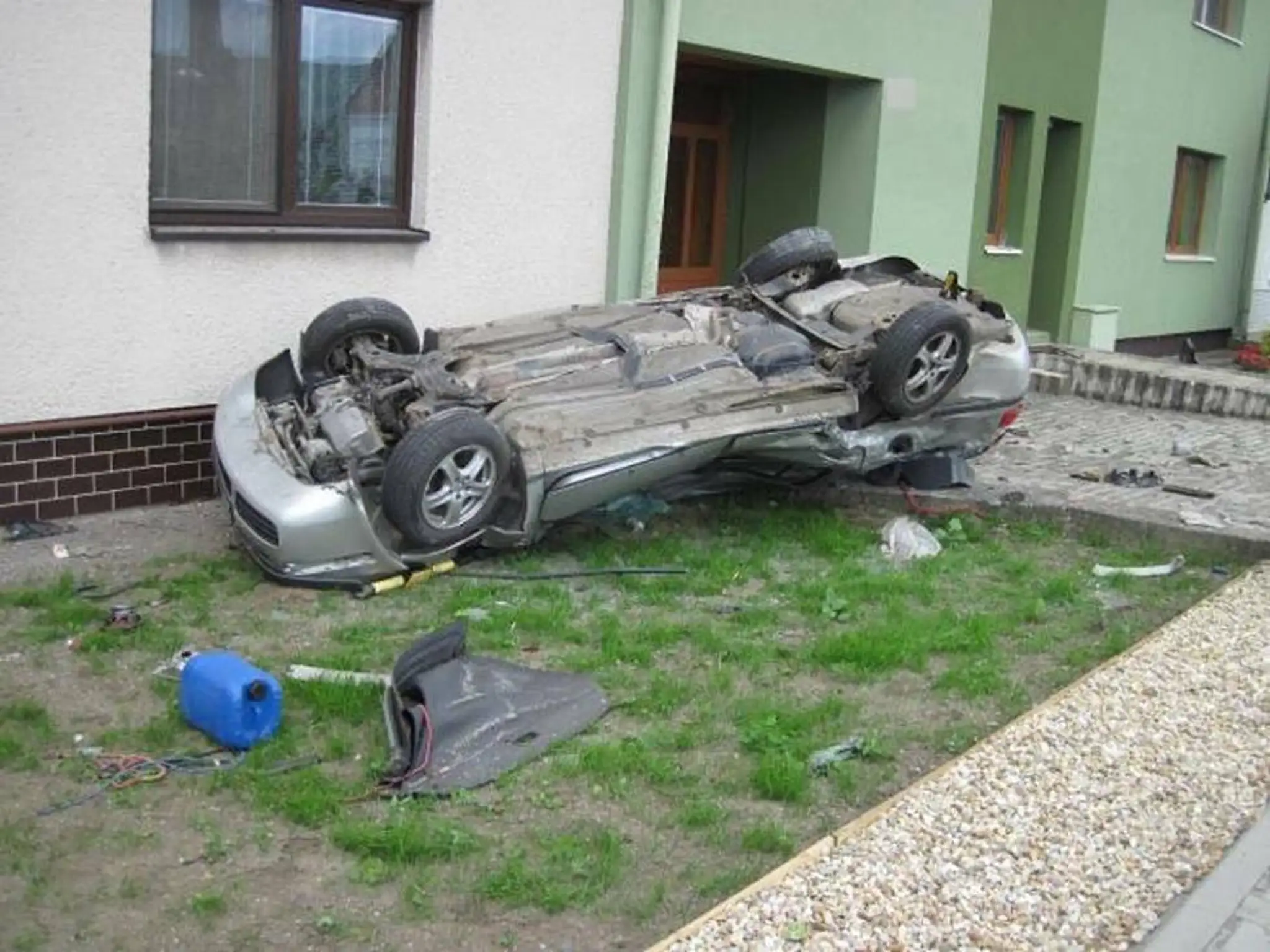 Tragická nehoda v obci Bystřice pod Lopeníkem.