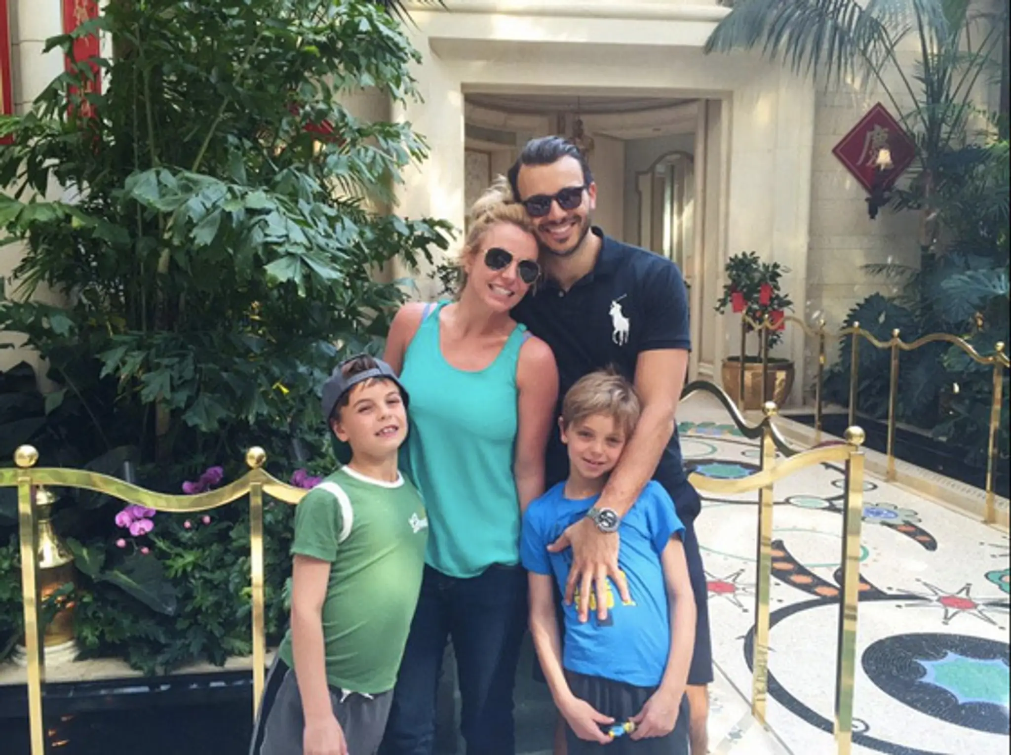 Britney Spears s priateľom a synmi