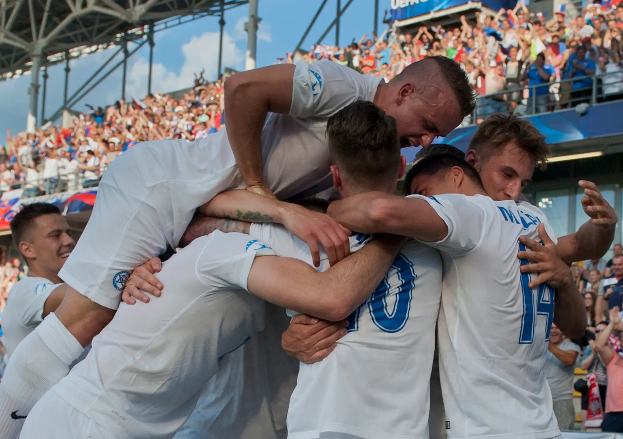 Gólová radosť našej reprezentácie do 21 rokov po góle v anglickej sieti na ME v Poľsku.