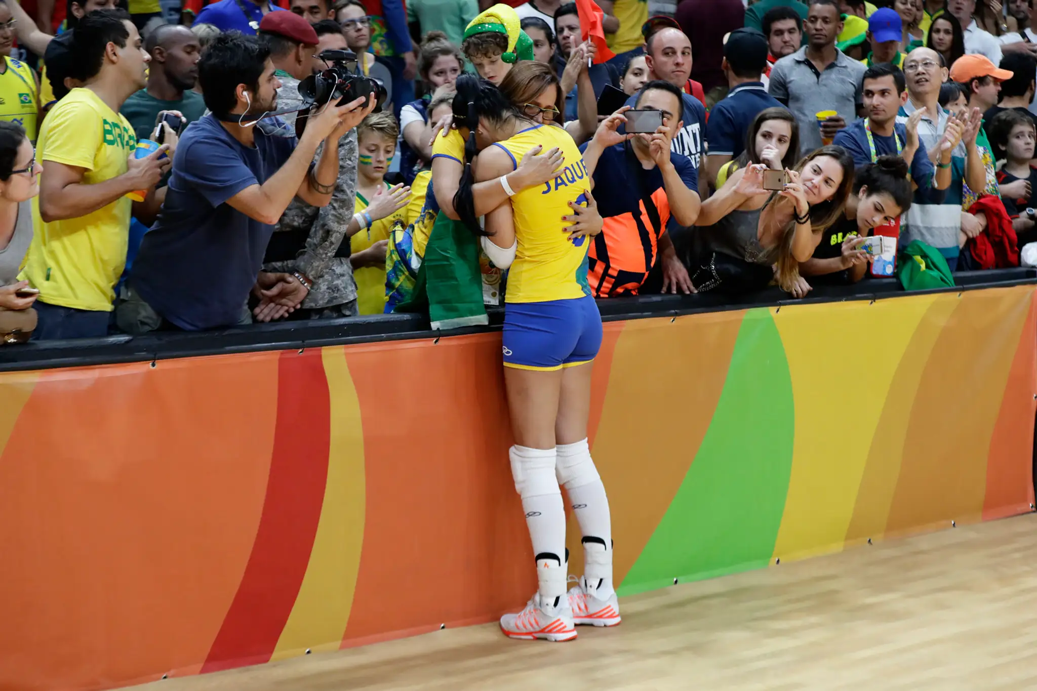 Brazílska volejbalistka Jacqueline Endresová smúti po prehre s Číňankami.