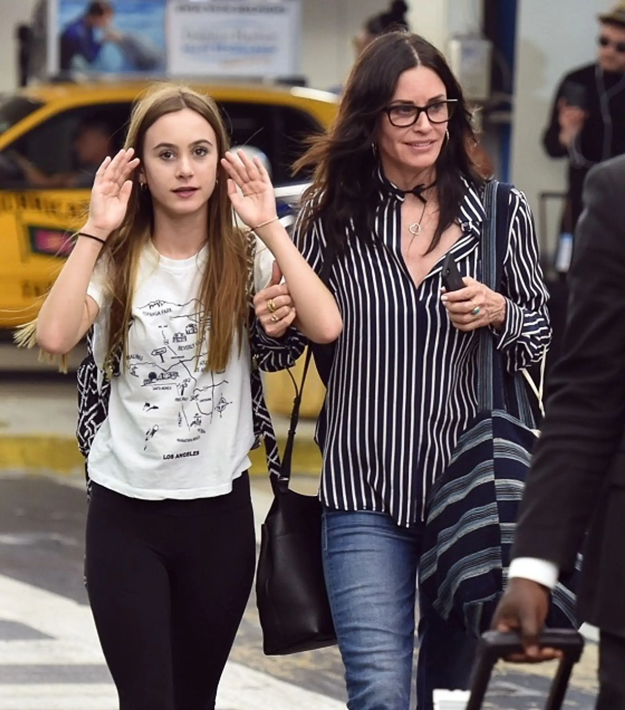 Courteney Cox s dcérou Coco na letisku v Miami
