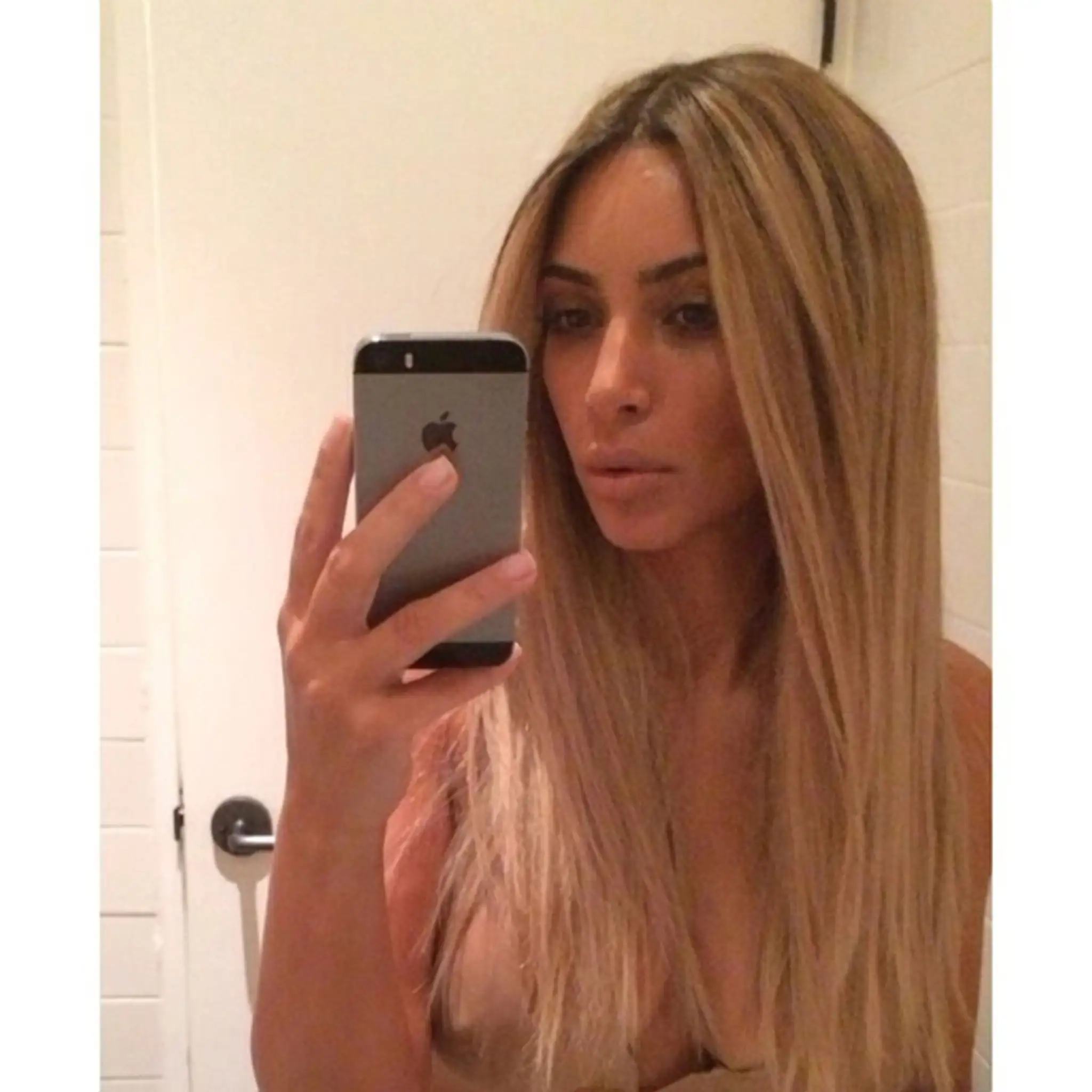 Kim Kardashian si fotila bradavku