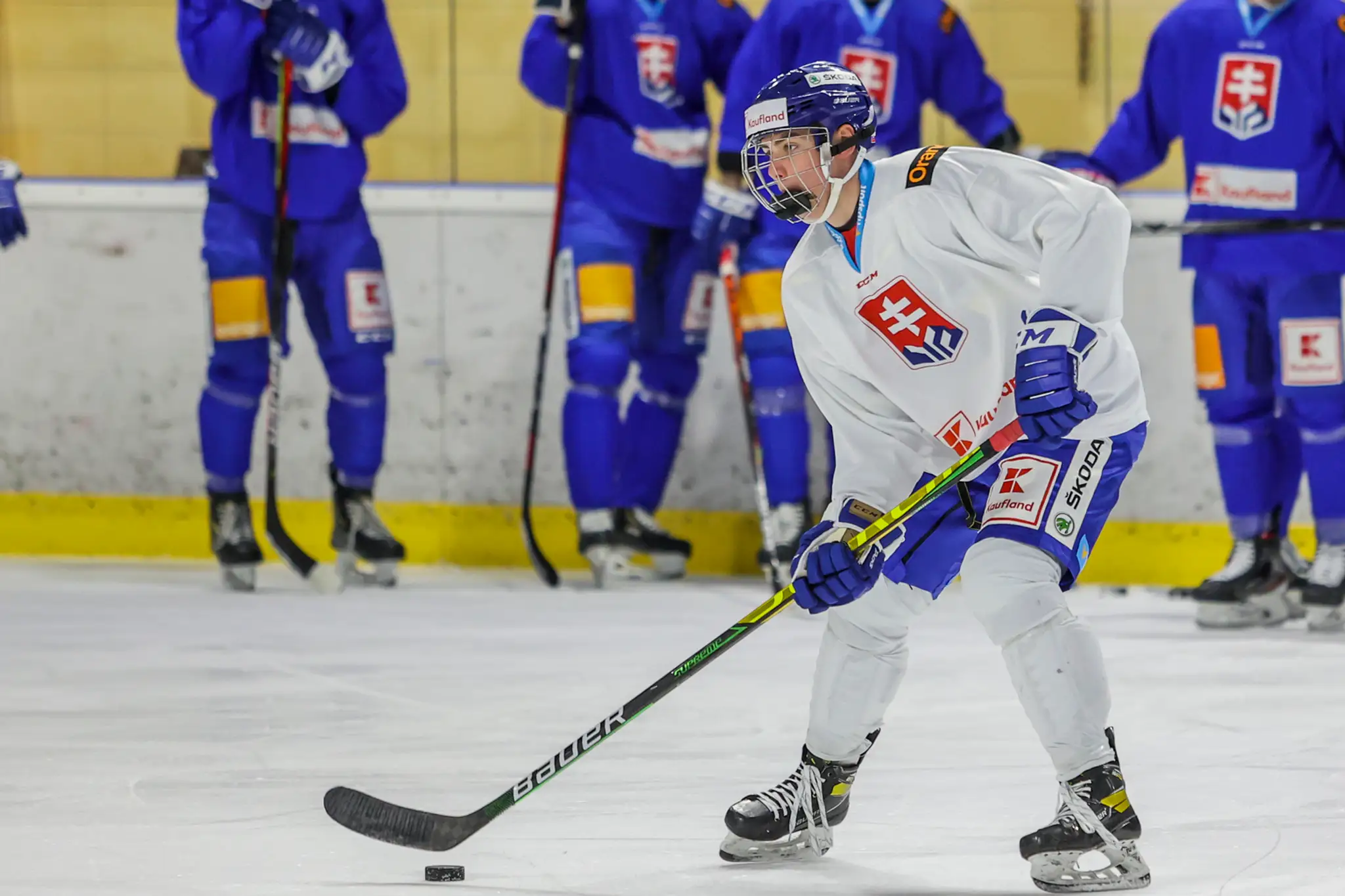Na snímke Šimon Nemec počas tréningu slovenskej hokejovej reprezentácie.