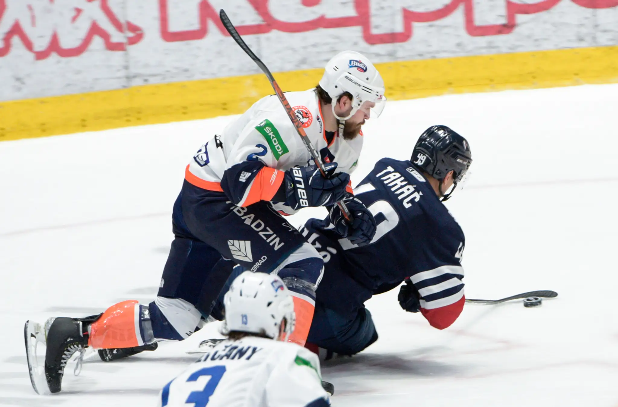 Zach Osburn a Samuel Takáč.