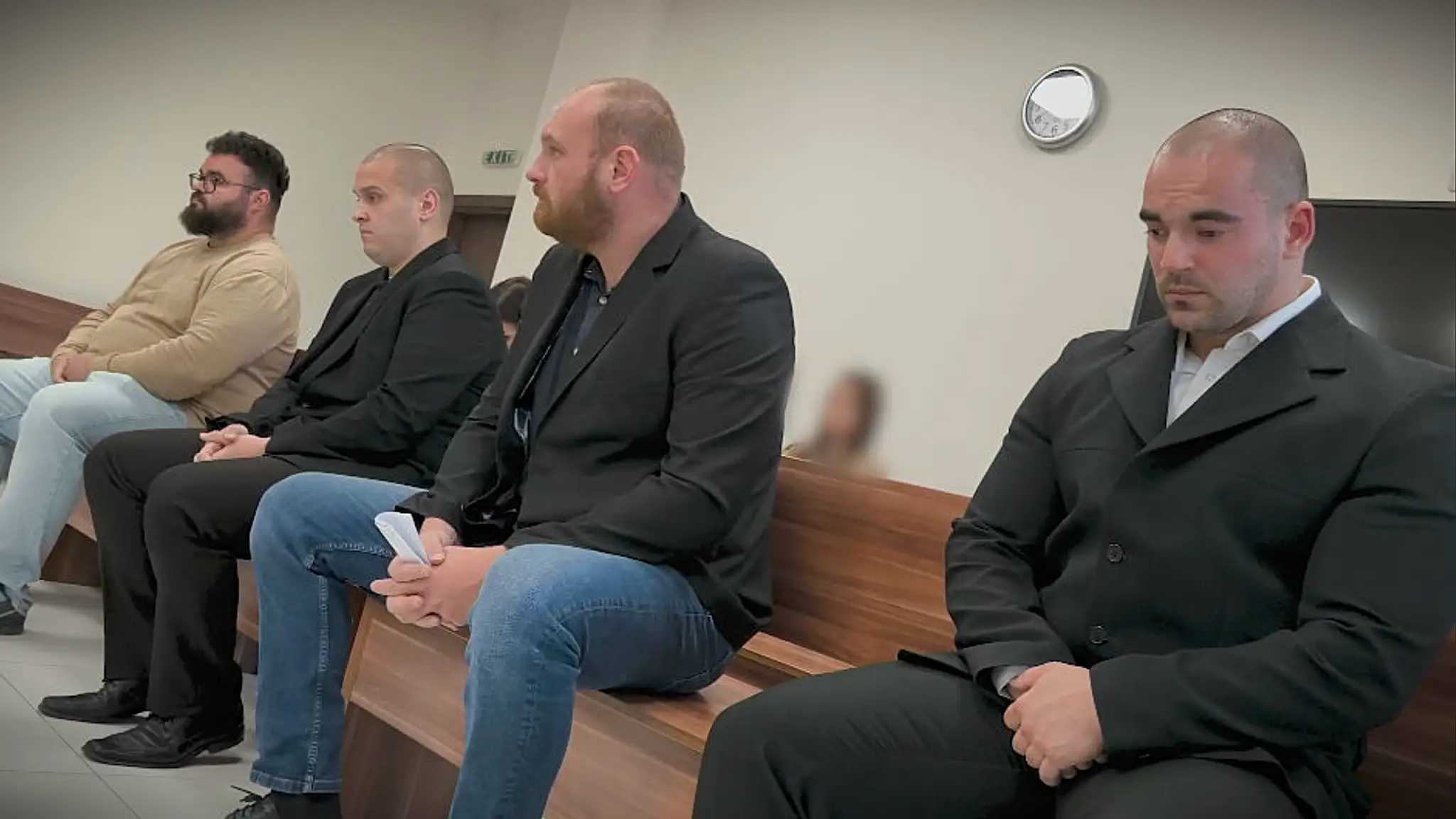Muži, ktorí mali zmlátiť na objednávku iného muža, vinu priznali.