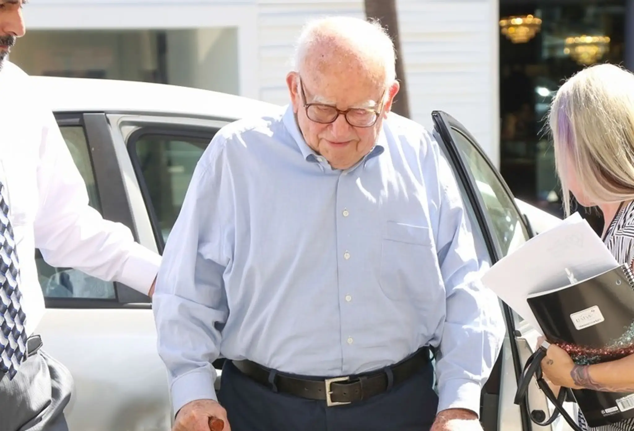 Ed Asner na snímke.