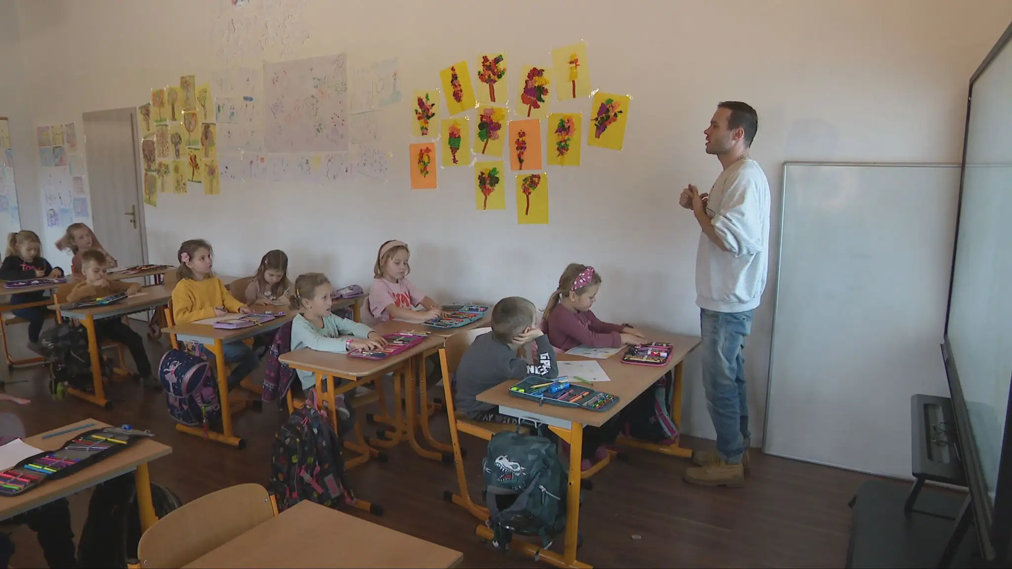 Učitelia v školách