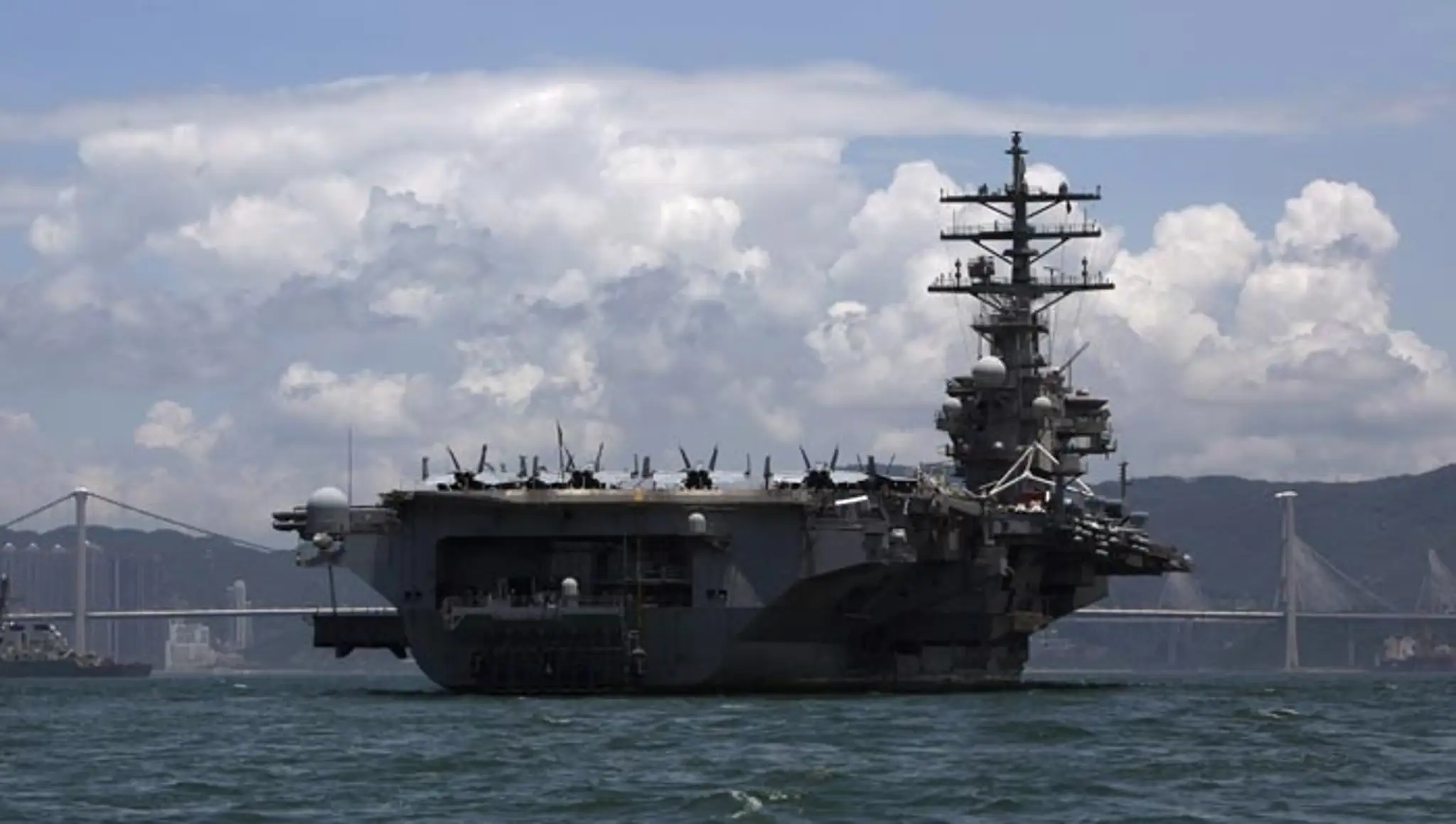Americká lietadlová loď USS Ronald Reagan.
