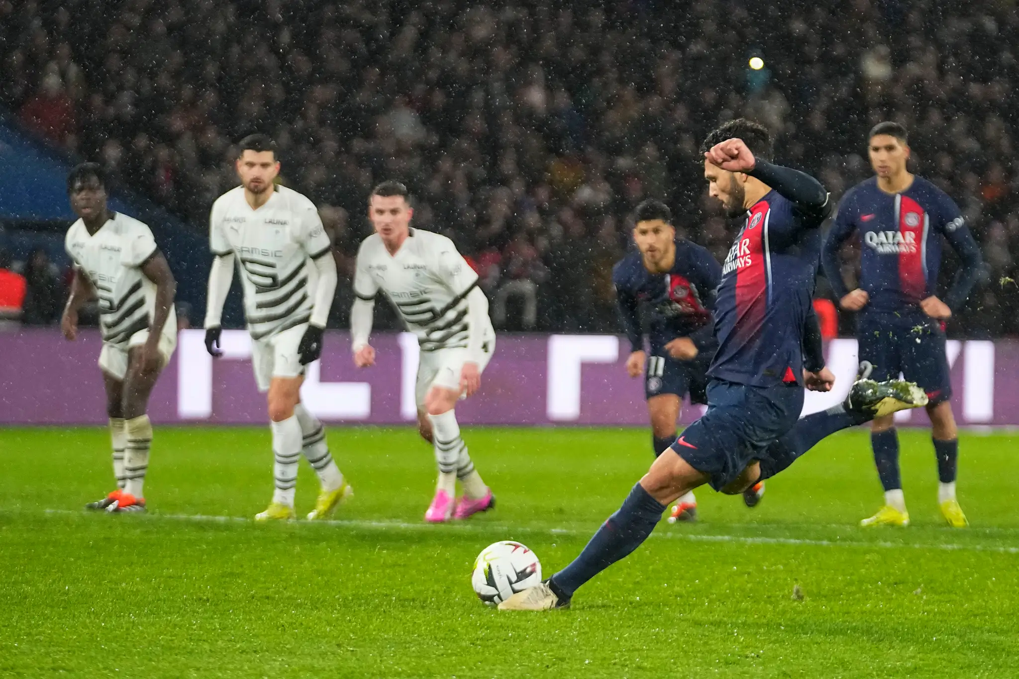 Goncalo Ramos zachránil Parížu bod v samom závere.