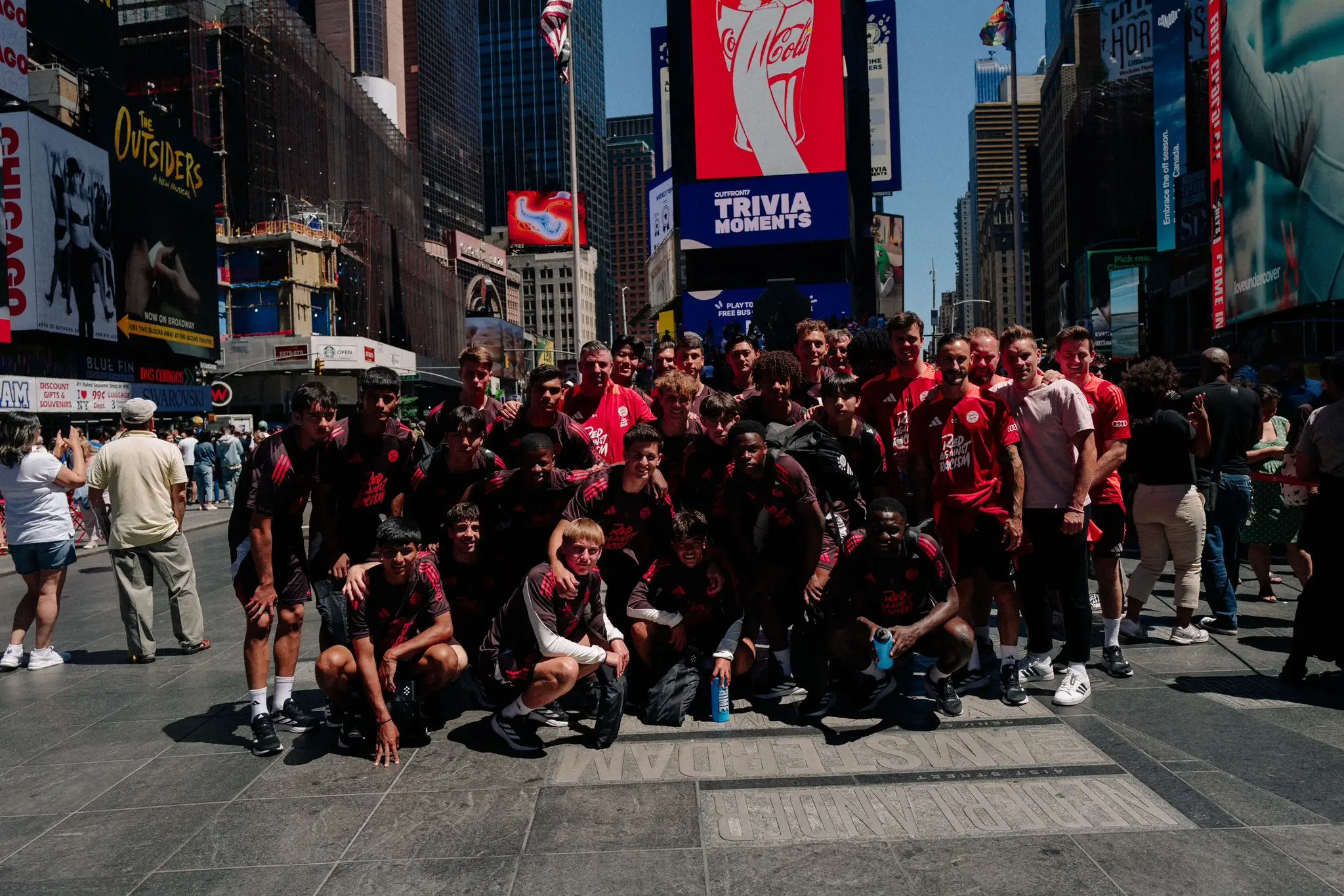 Ikonická fotka na Times Square, kam to z "ubytka" mali pešo tri minúty.