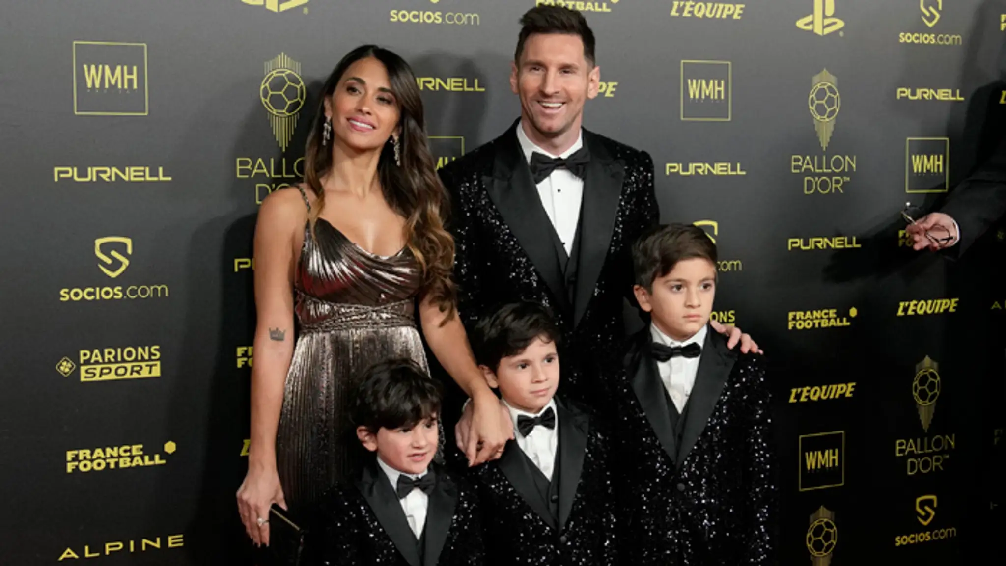 Lionel Messi a jeho manželka Antonela Roccuzzová so synmi Thiagom, Matteom a Cirom.