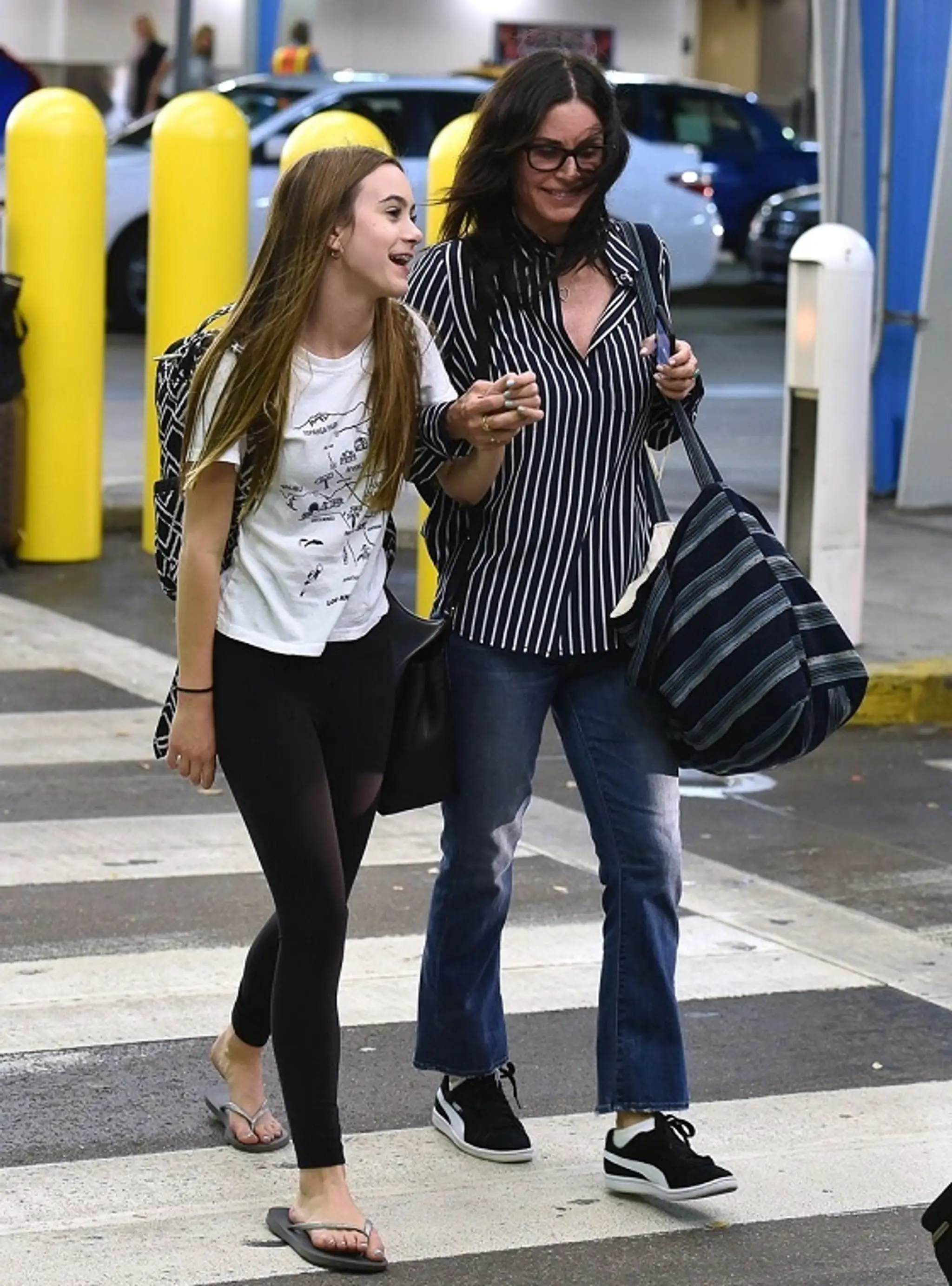 Courteney Cox s dcérou Coco na letisku v Miami