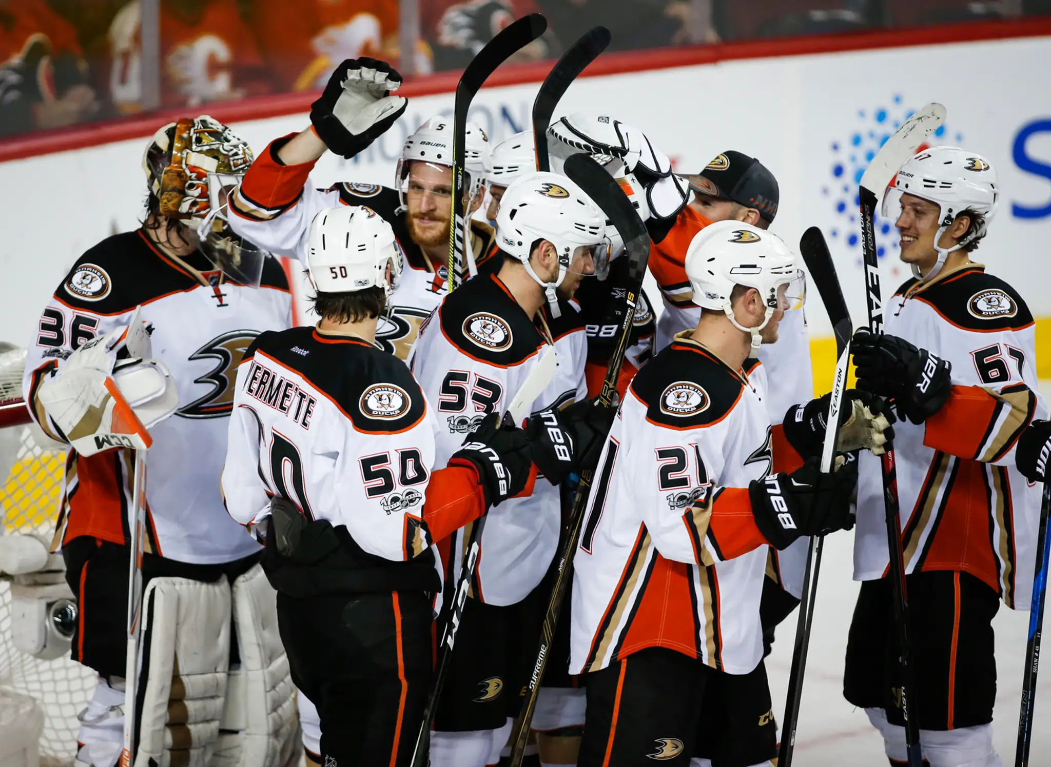Hokejisti Anaheimu Ducks sa tešia z postupu do konferenčného finále.