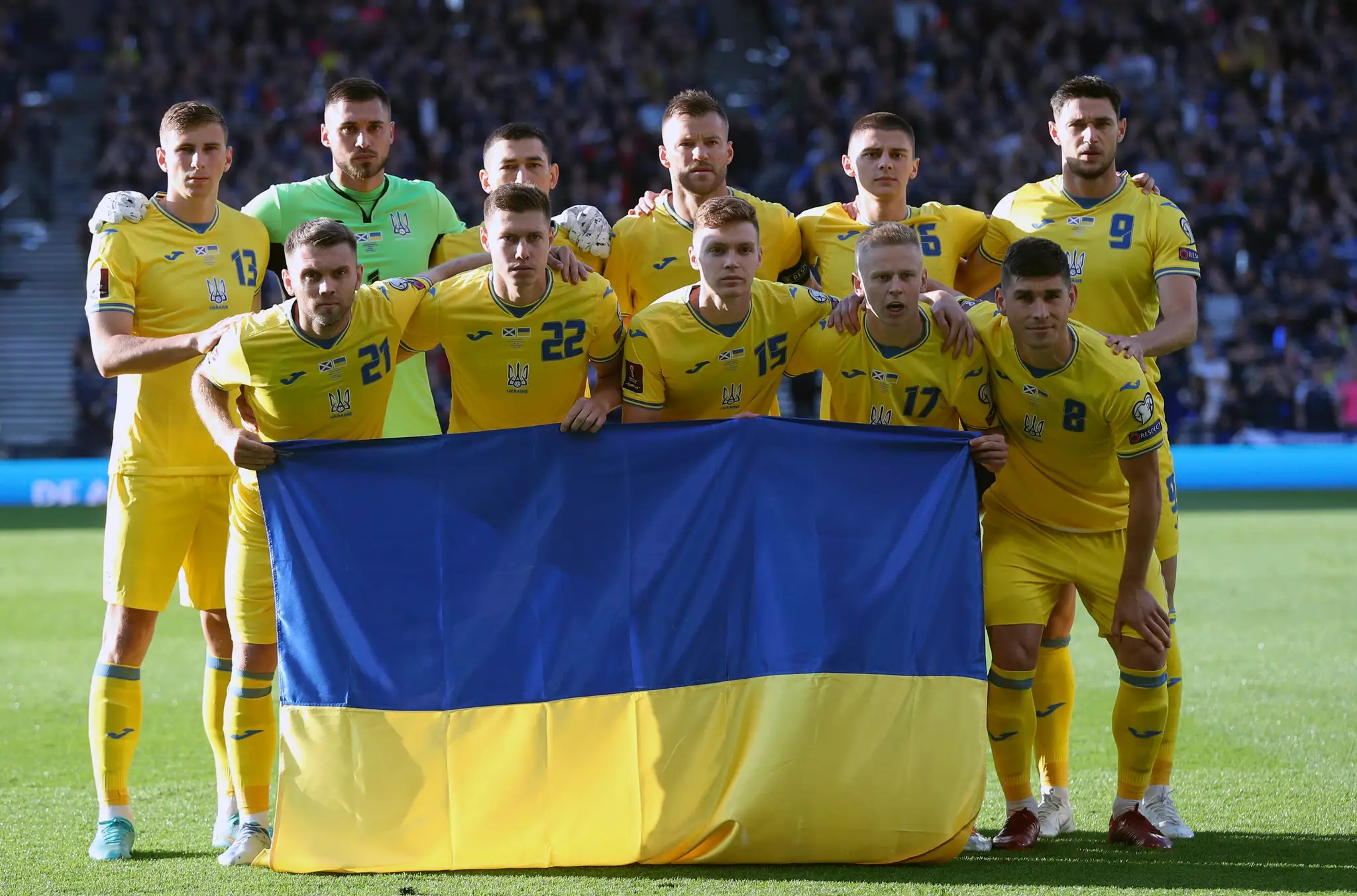 Reprezentanti Ukrajiny pred semifinále baráže o postup na MS 2022 na pôde Škótska.