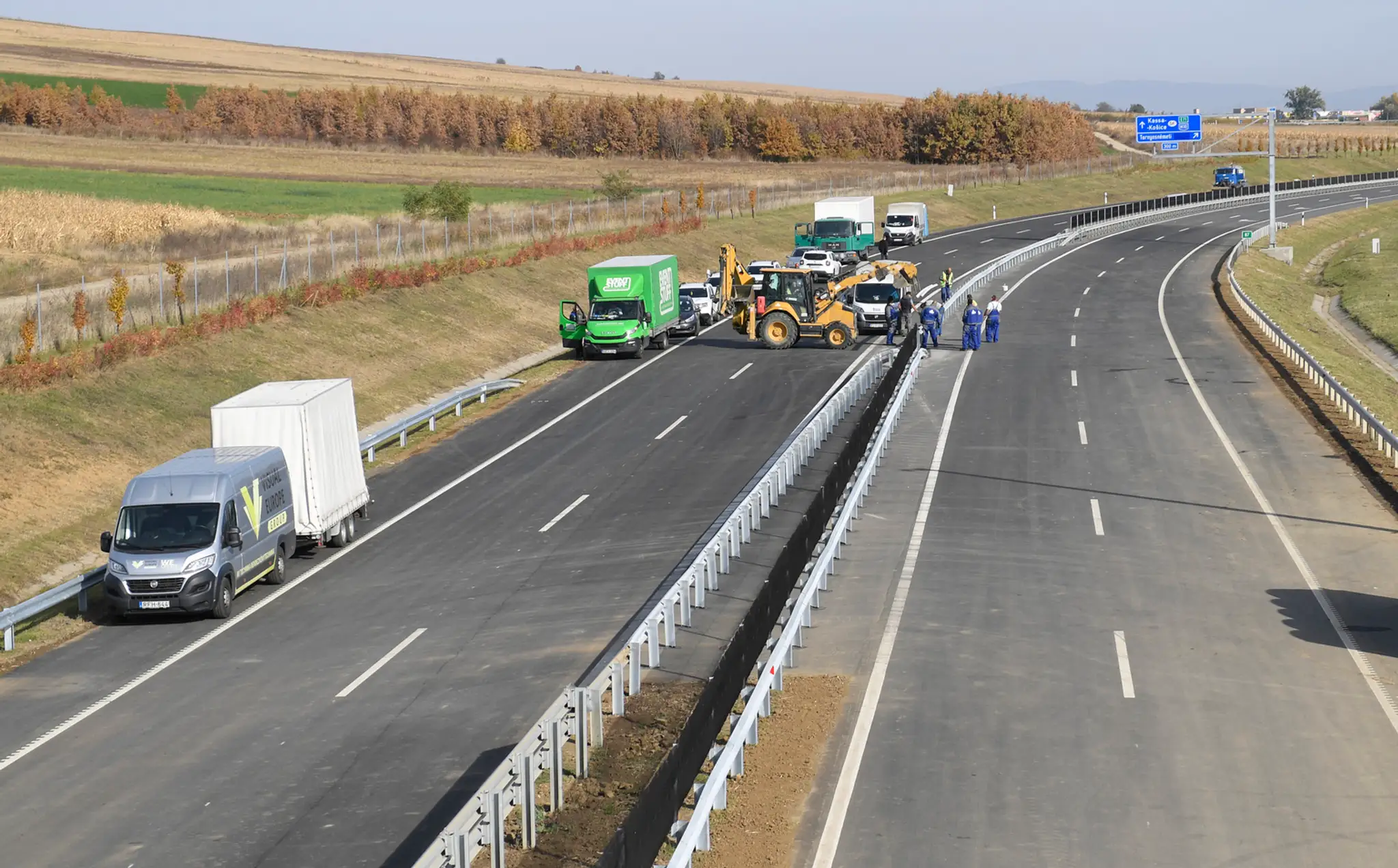 Otvorili diaľnicu M30 od Miškovca až po slovenské hranice.