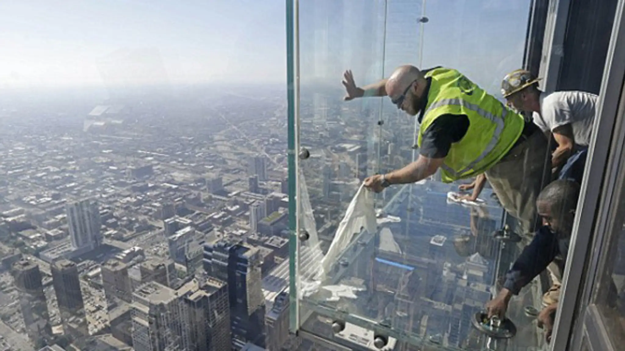 article-2642967-1E52259C00000578-649_634x401.jpg