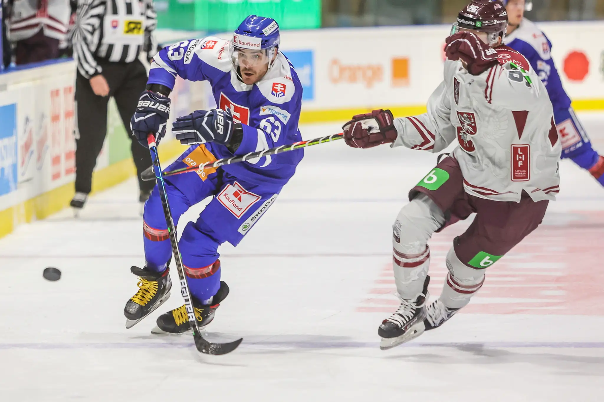 Slovák Patrik Lamper v zápase v rámci prípravy na MS 2021 proti Lotyšsku.