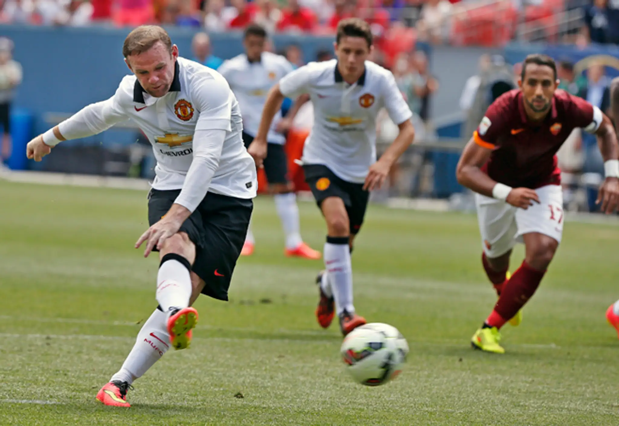 Wayne Rooney (ManU) v exibičnom zápase proti AS Rím.