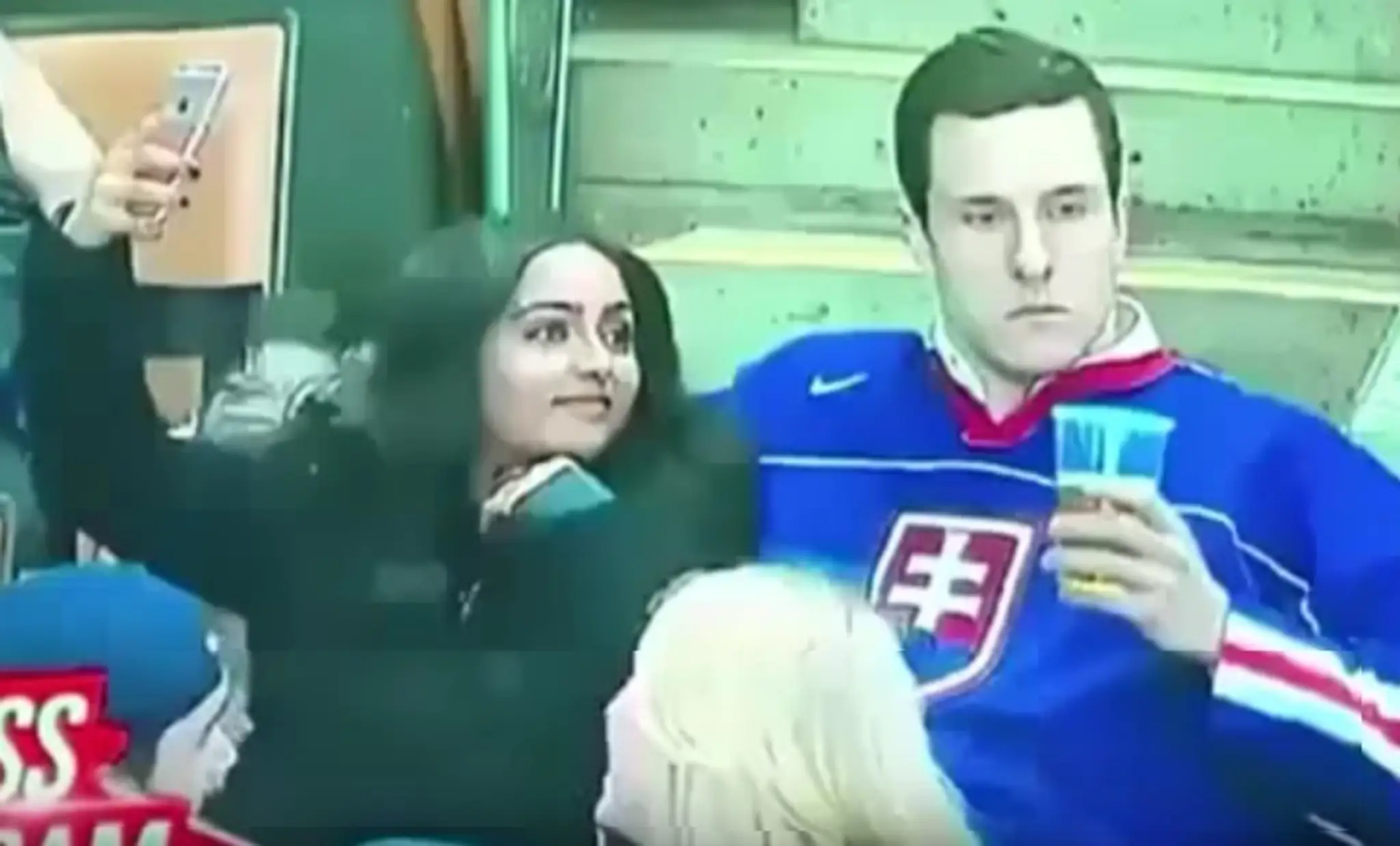 Výzva Kiss cam v podaní slovenského fanúšika.