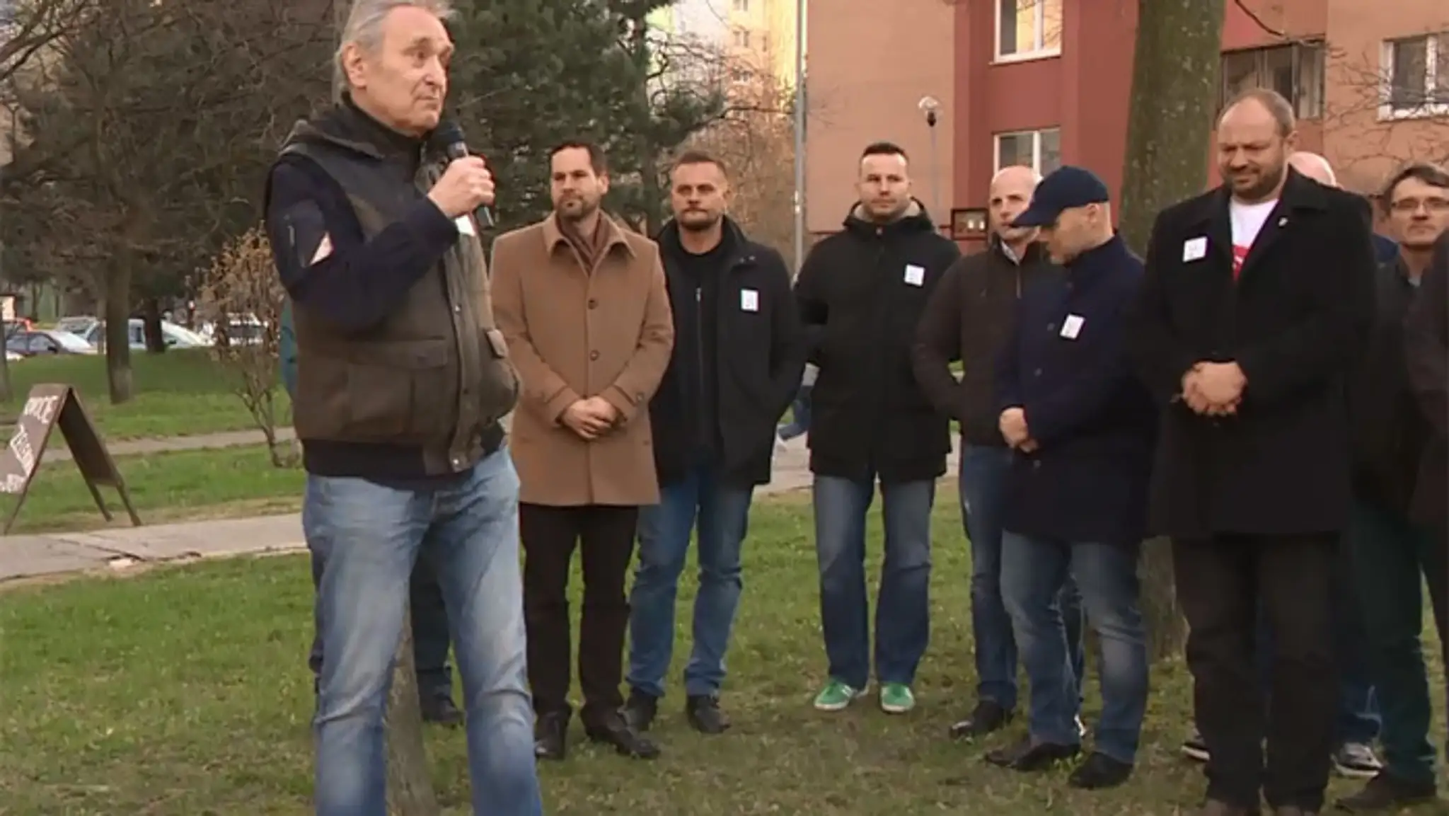 Primátor neprišiel do Dúbravky vysvetliť výstavbu náhradných bytov