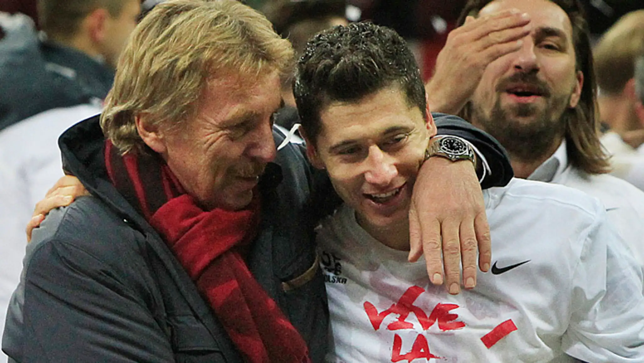 Robert Lewandowski (vpravo) a prezident Poľského futbalového zväzu Zbigniew Boniek.