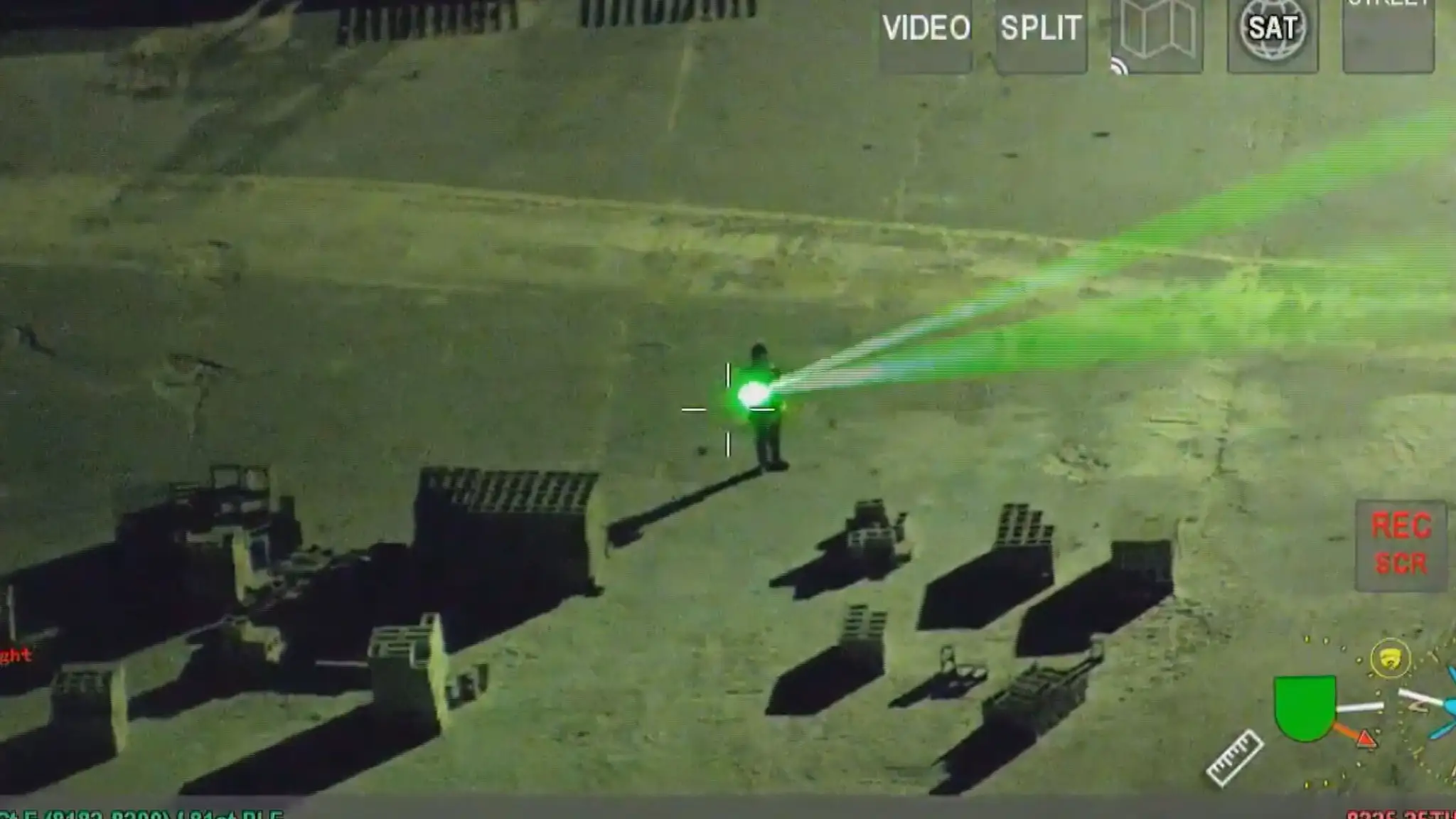 Na pilotov útočia laserami.