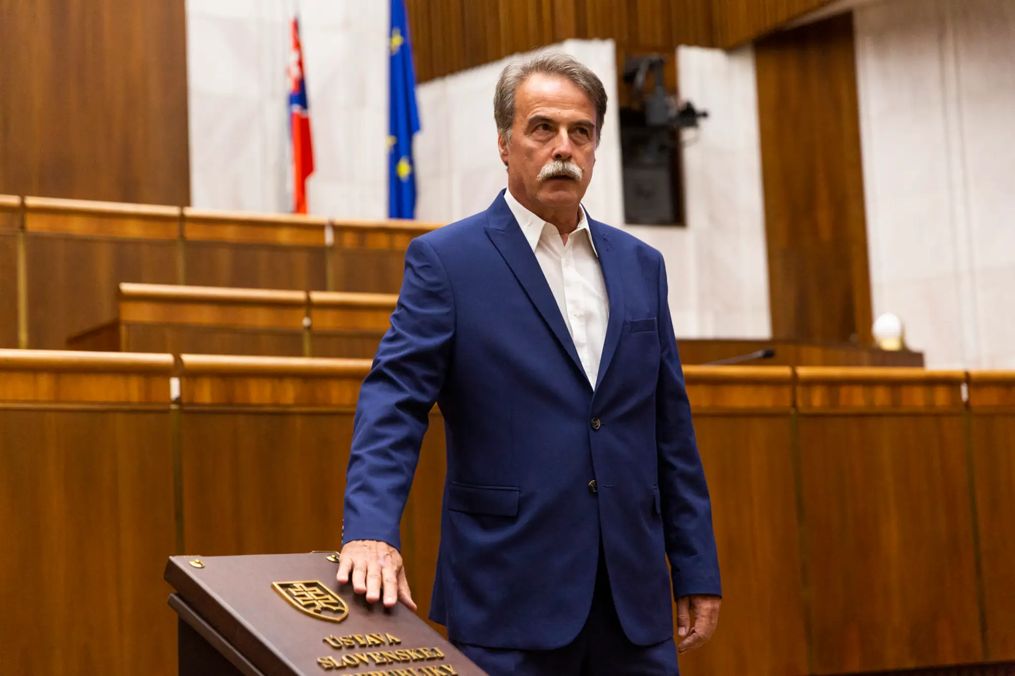 Na snímke Marián Viskupič (SaS) skladá poslanecký sľub