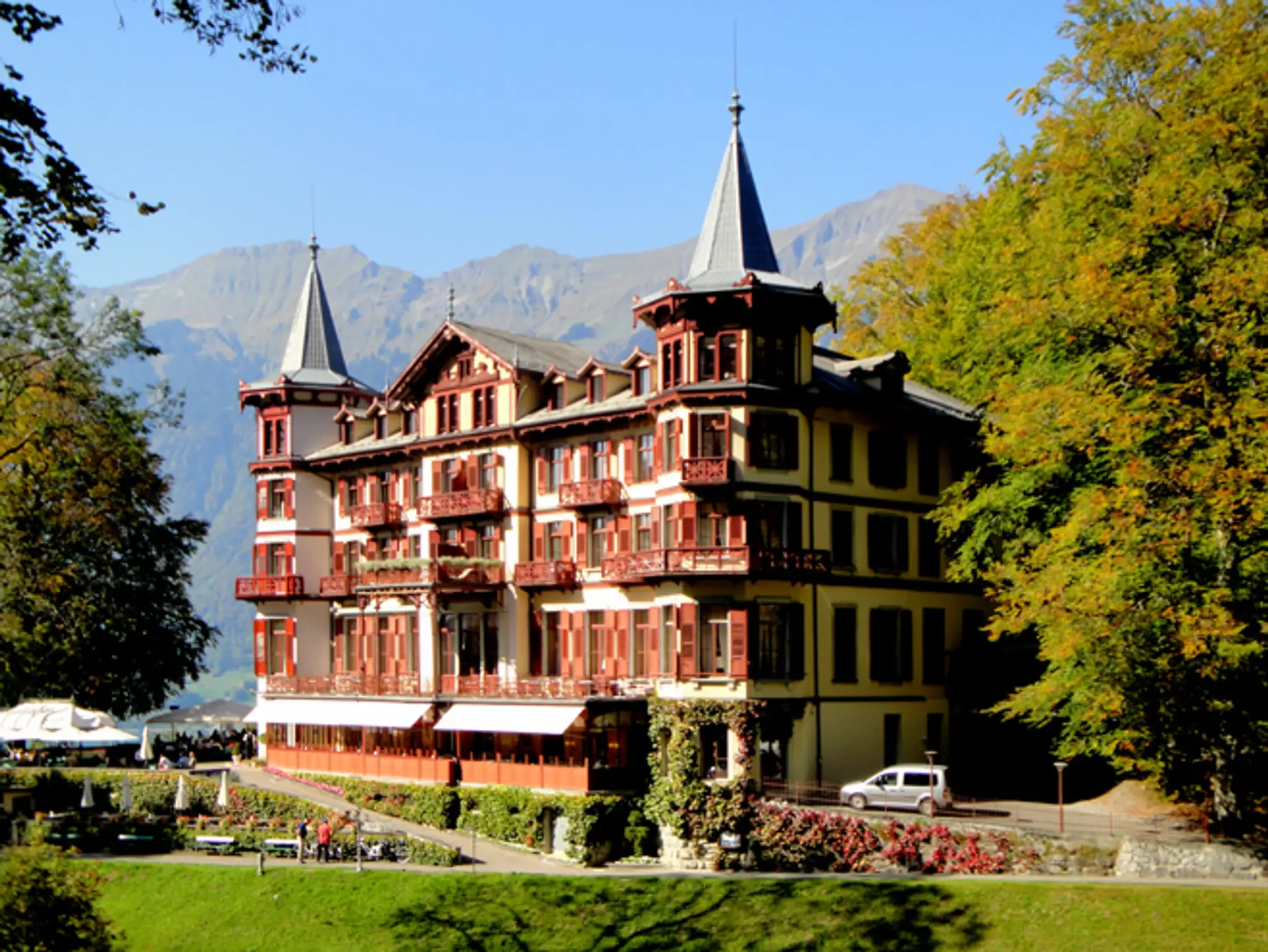 Najkrajší hotel s prírodou Grandhotel Giessbach v Švajčiarsku.
