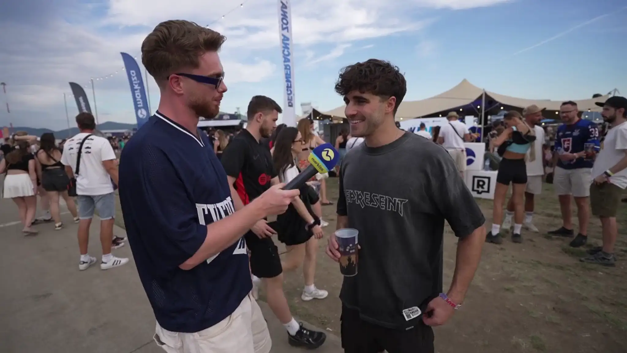 Jakub Uríček (vľavo) s Lu z Love Islandu na festivale Grape 2025