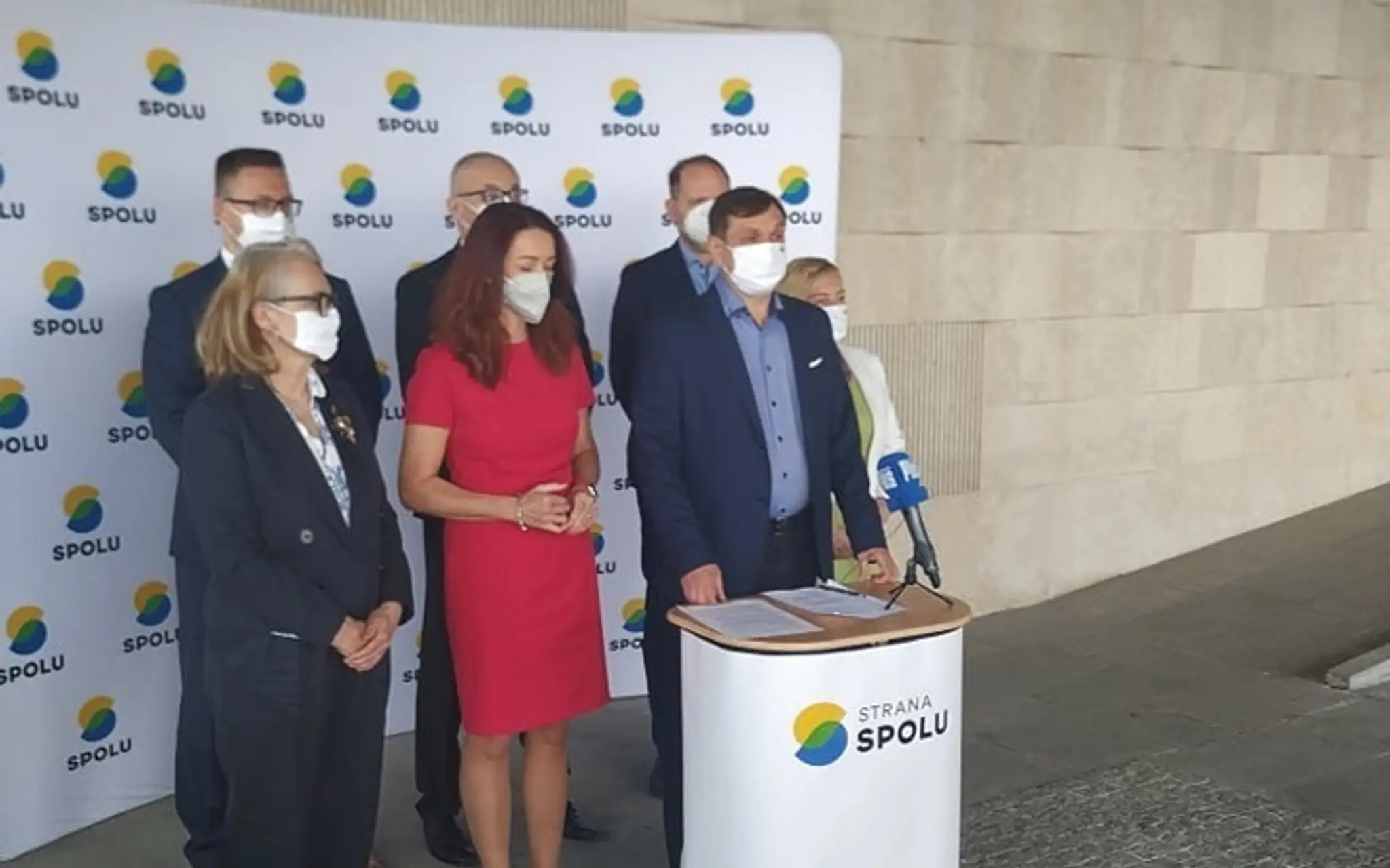 Juraj Hipš s členmi strany SPOLU 