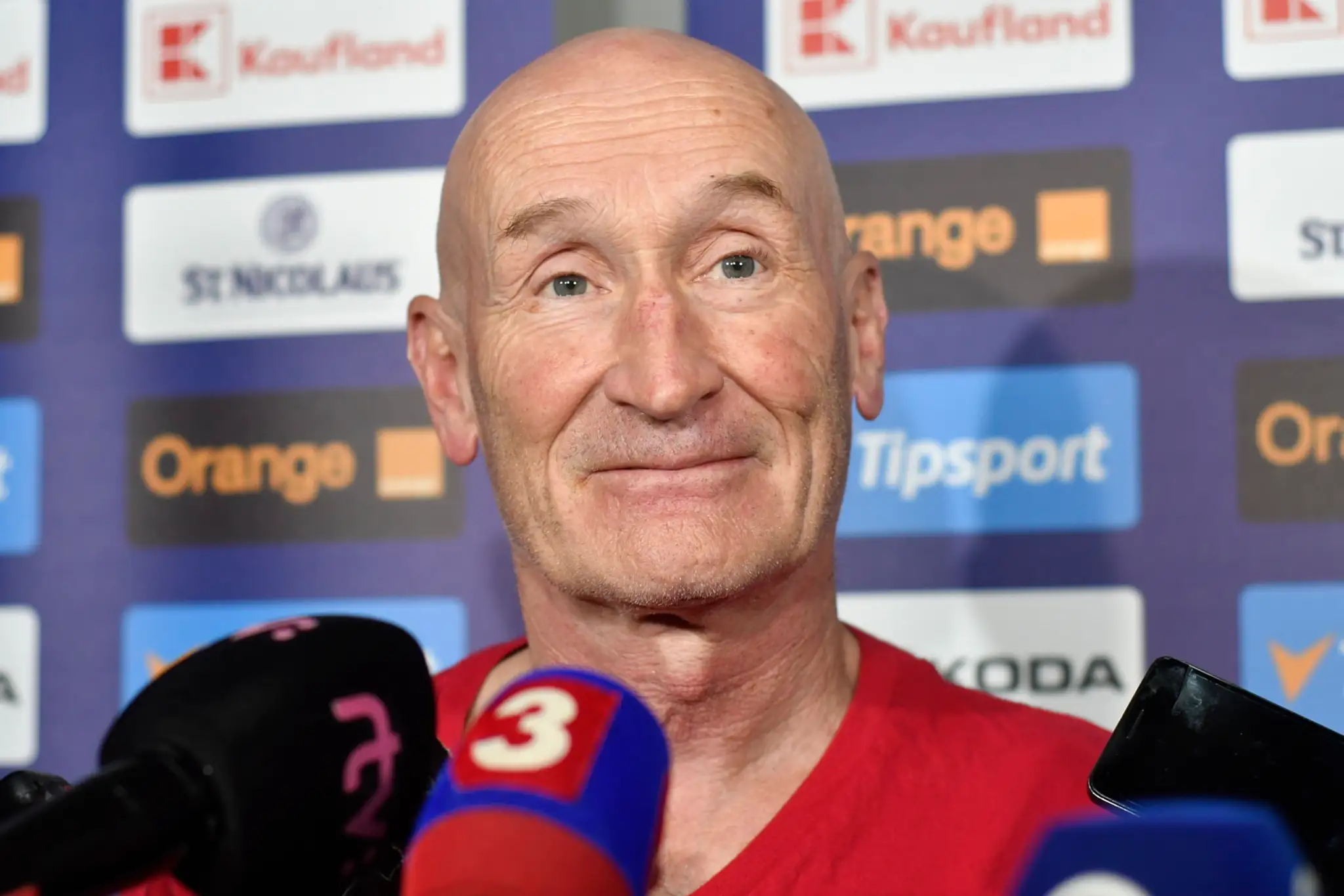 Tréner slovenskej hokejovej reprezentácie Craig Ramsay počas brífingu na zraze pred MS v Dánsku.
