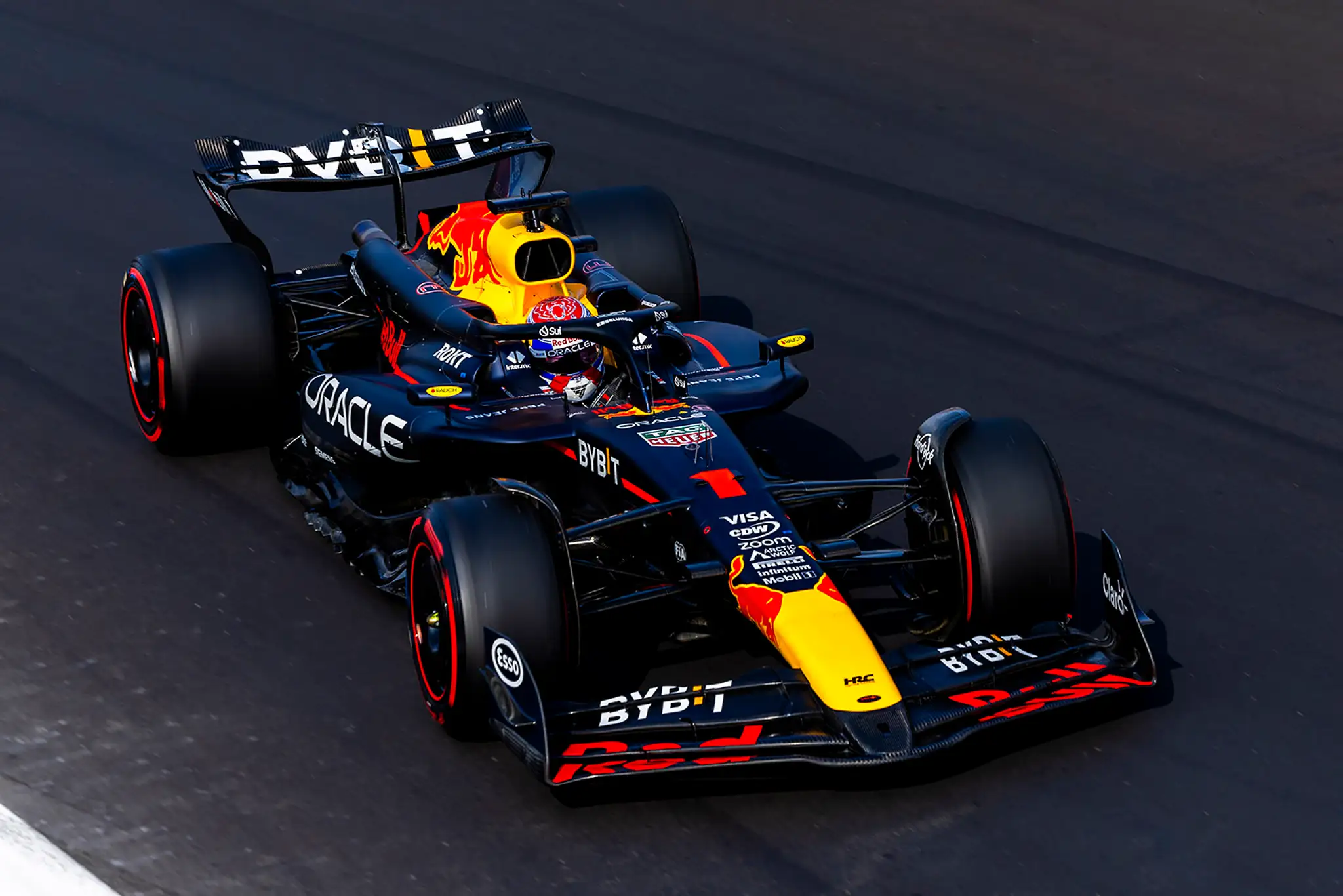Max Verstappen má za sebou nevydarenú kvalifikáciu.