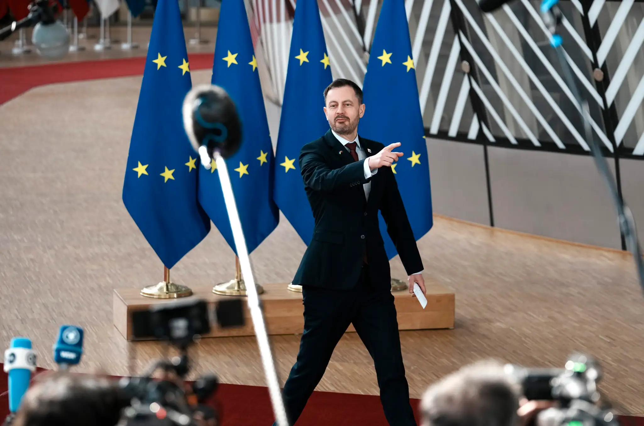 Premiér Eduard Heger.