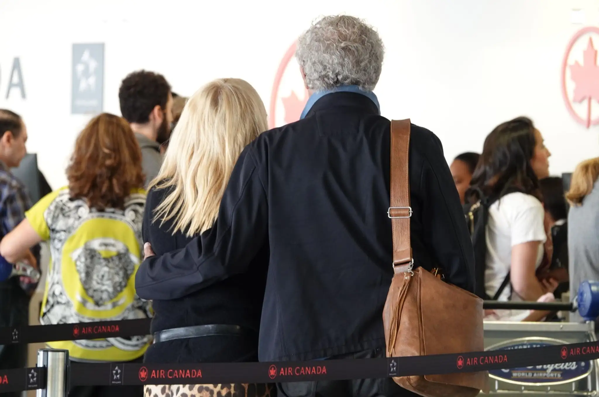 Suzanne Somers a Alan Hamel na letisku