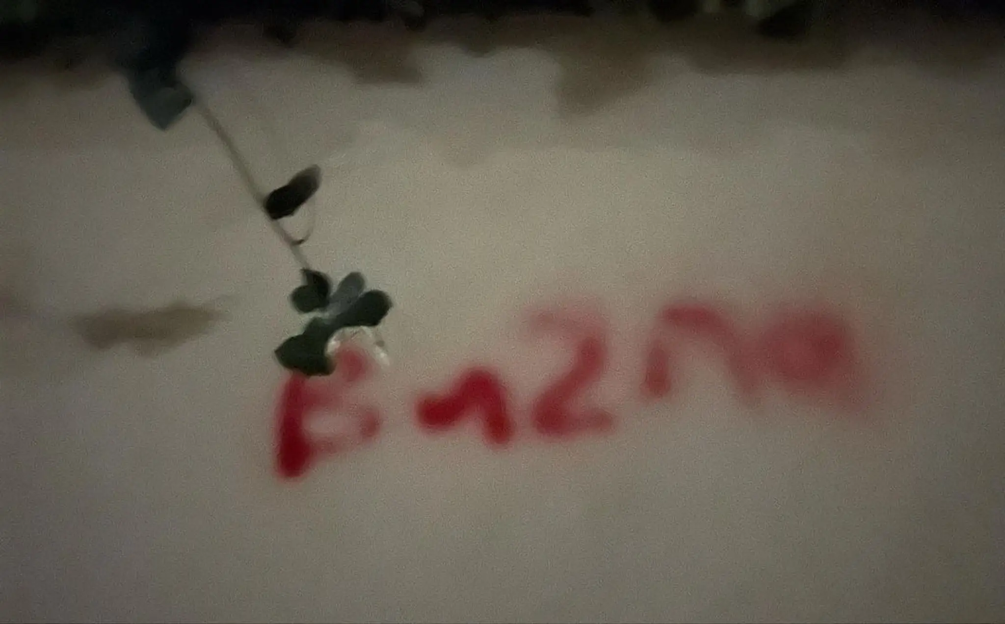 Útok na známeho zabávača.