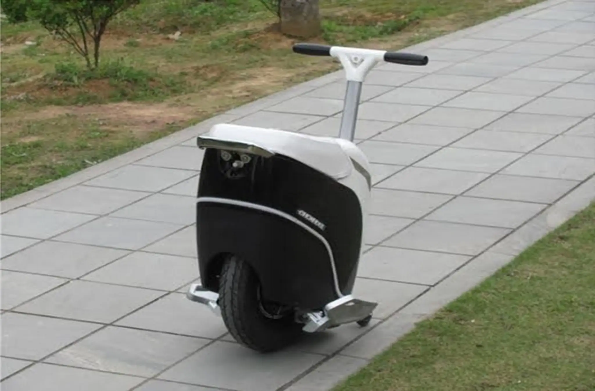 Monocykel ovládaný impulzami z mozgu