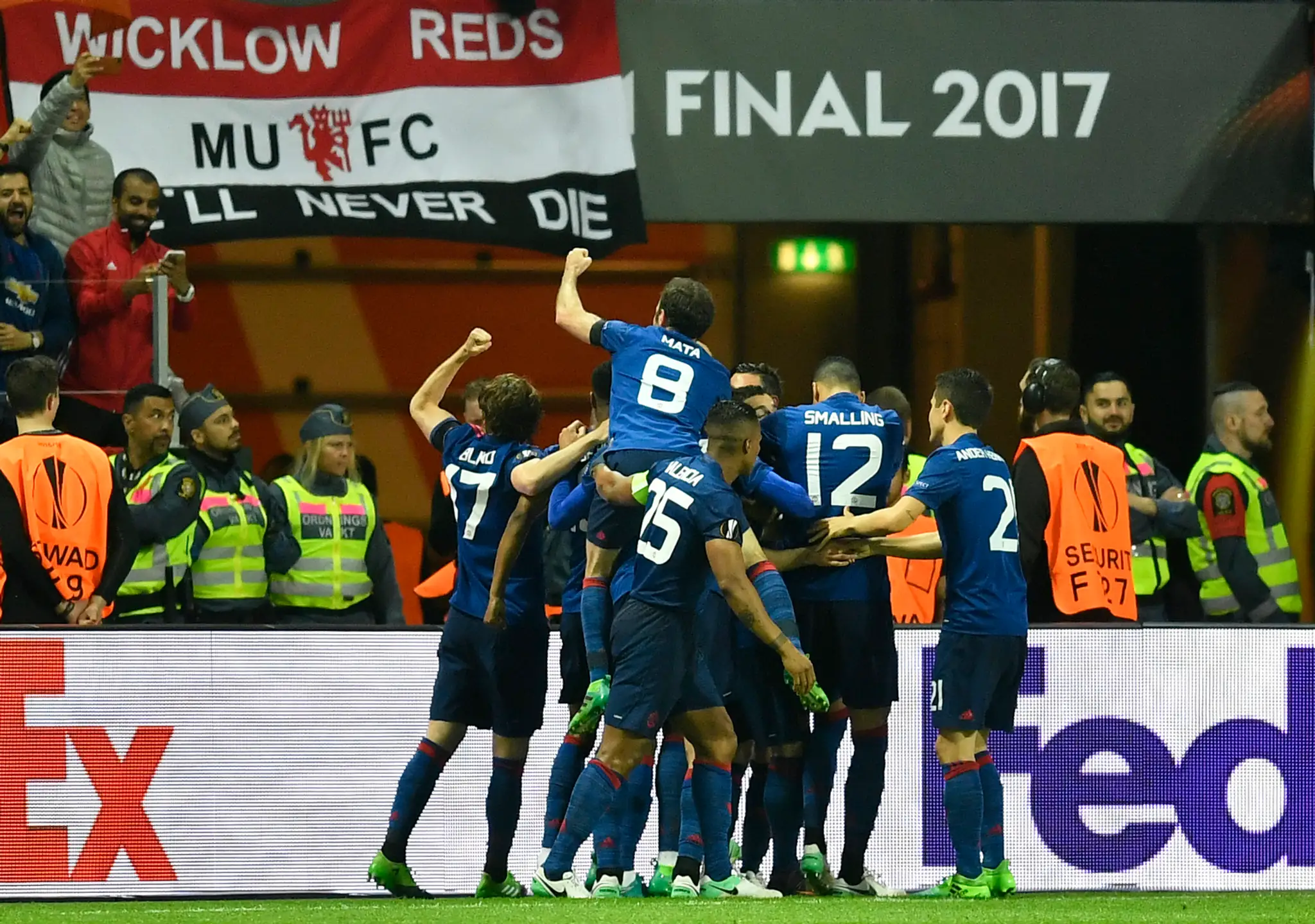 Nadšení hráči ManUt po góle v sieti Ajaxu vo finále EL.