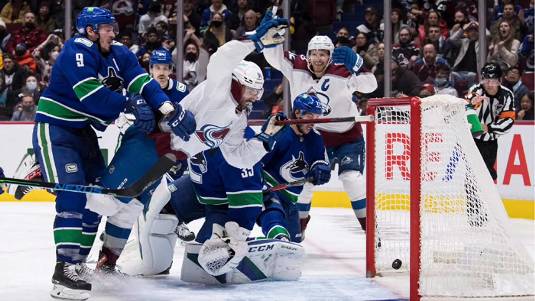 Slovák Jaroslav Halák bol na striedačke, v bránke Canucks sa predstavil Thatcher Demko.