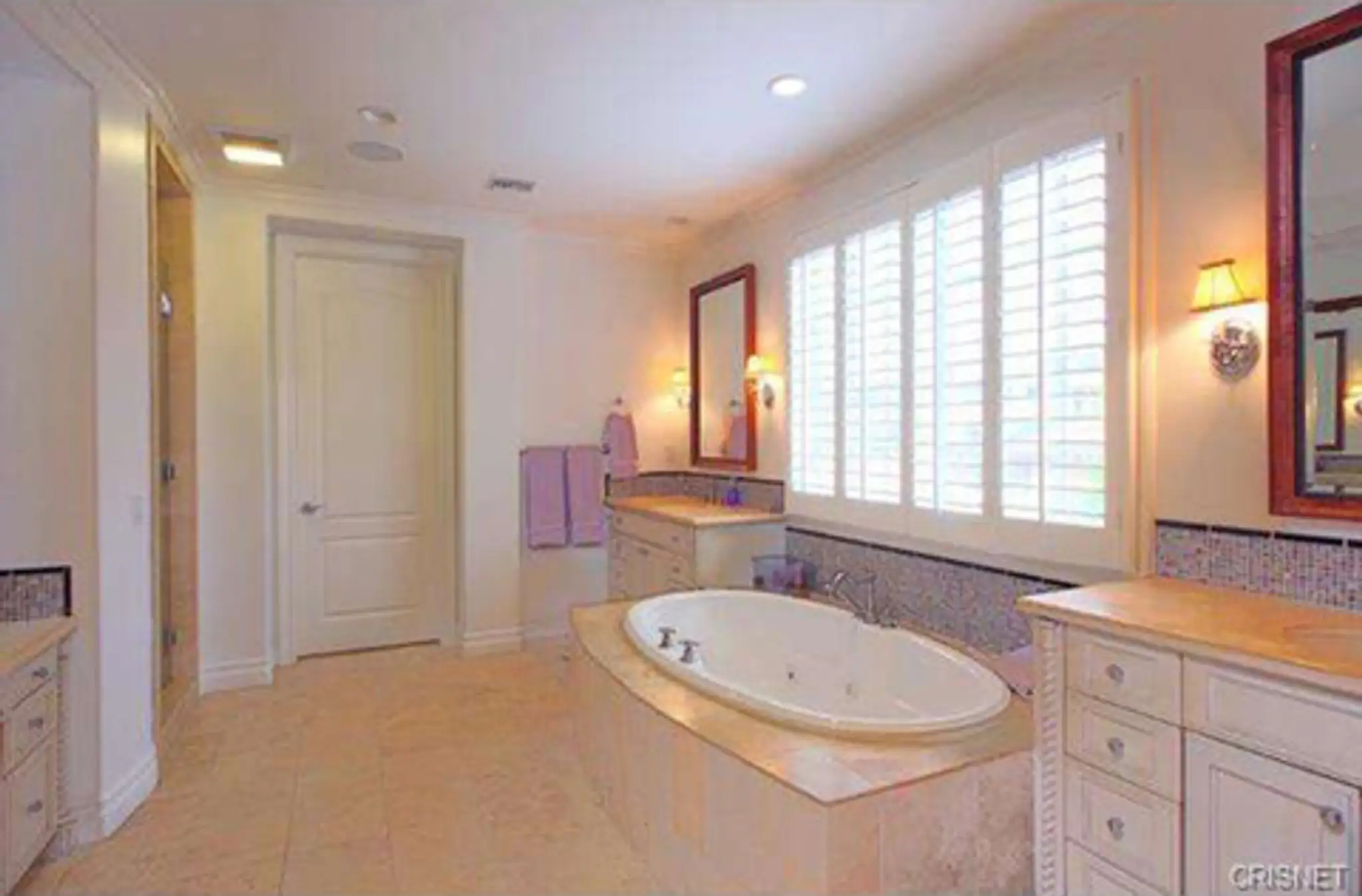 kylie-jenner-new-house-photos-0116-480w.jpg