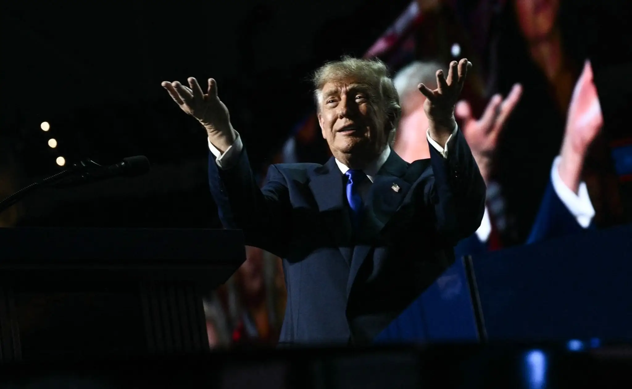 Americký prezident Donald Trump vystupuje na republikánskom národnom zjazde v American Airlines Center v Dallase.
