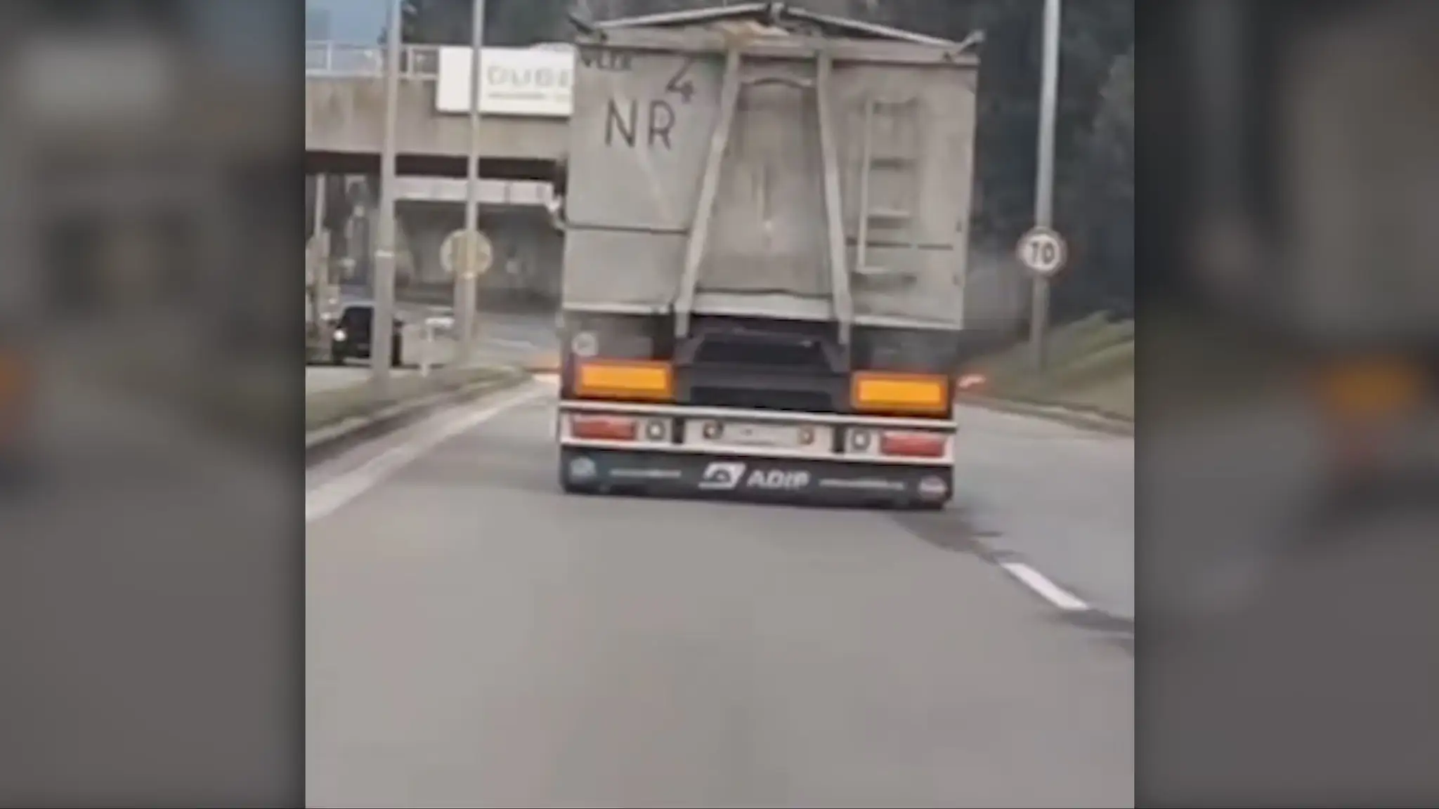 Hovädzí dobytok prevážaný v neuzavretom aute