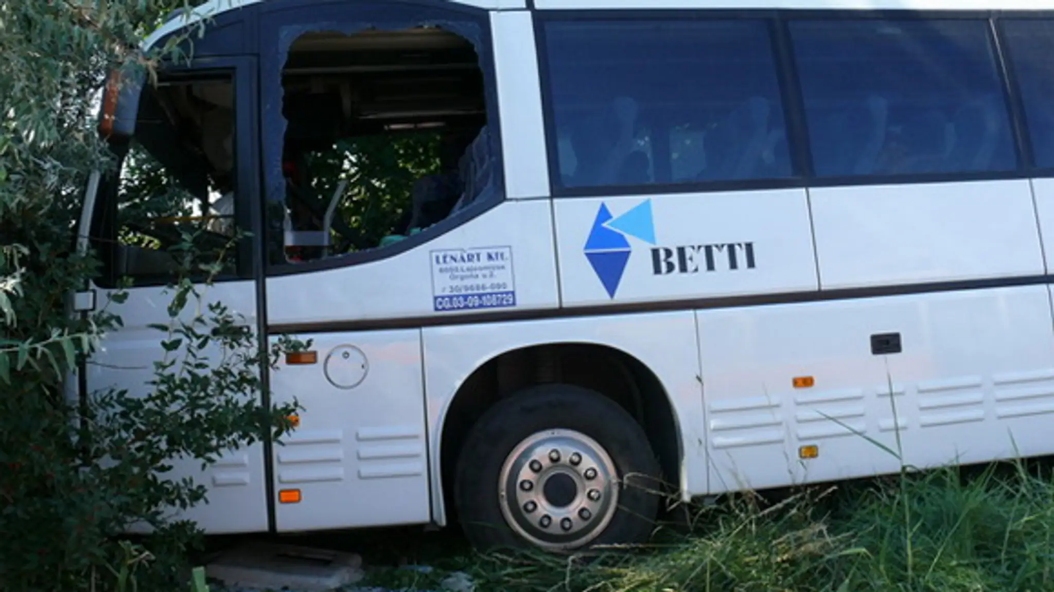 V Maďarsku narazil autobus do kamióna - 3