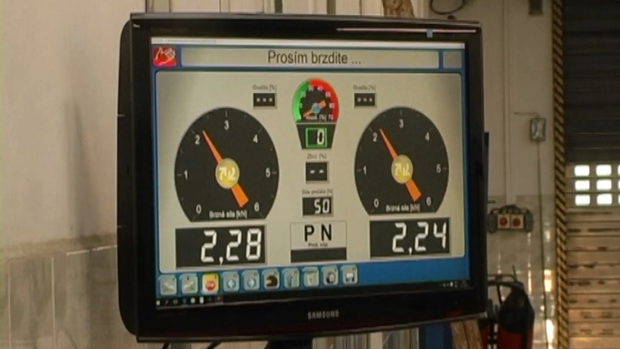 Záber na meranie účinnosti bŕzd na STK.