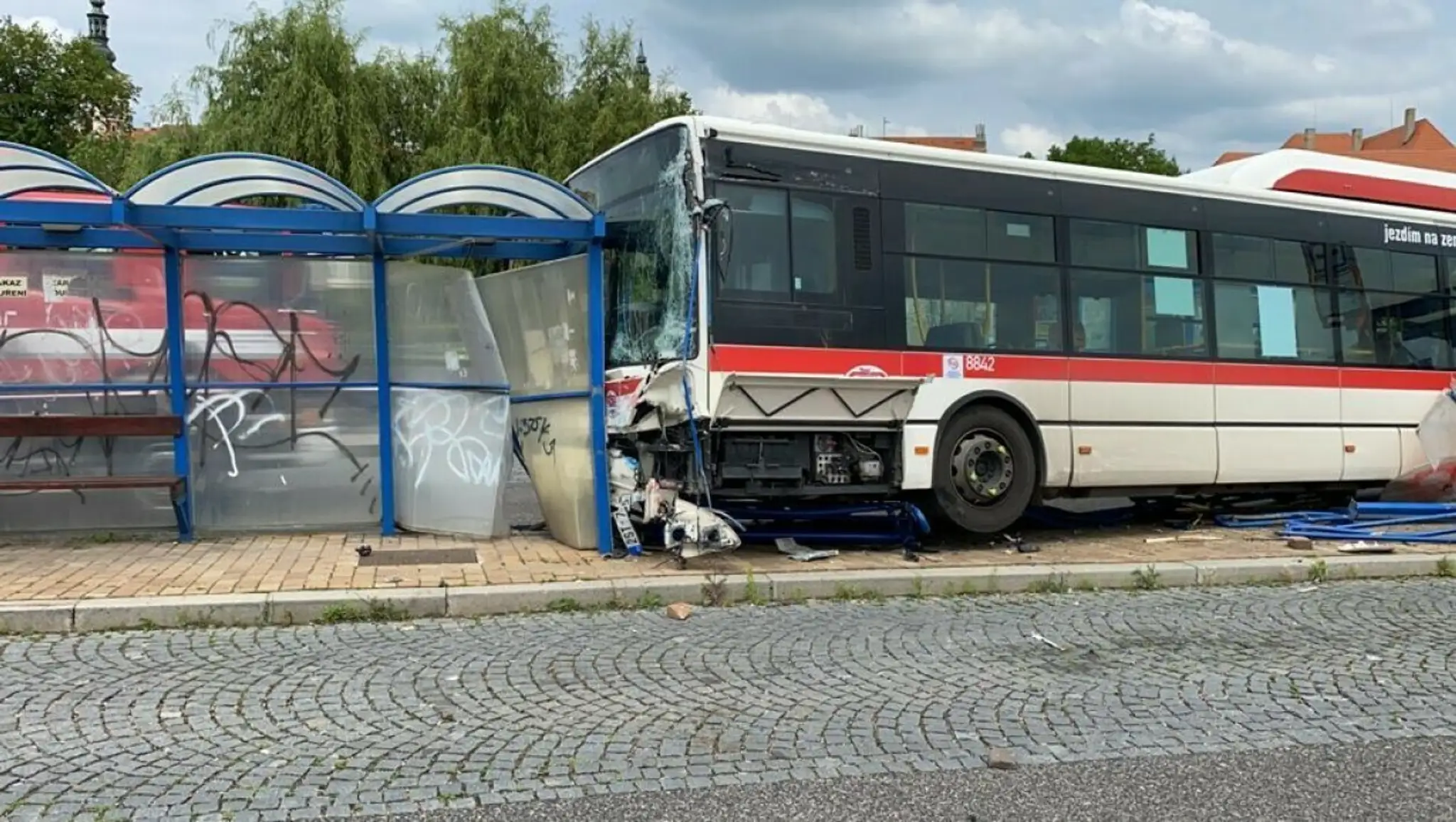 Zaseknutá nabíjačka.