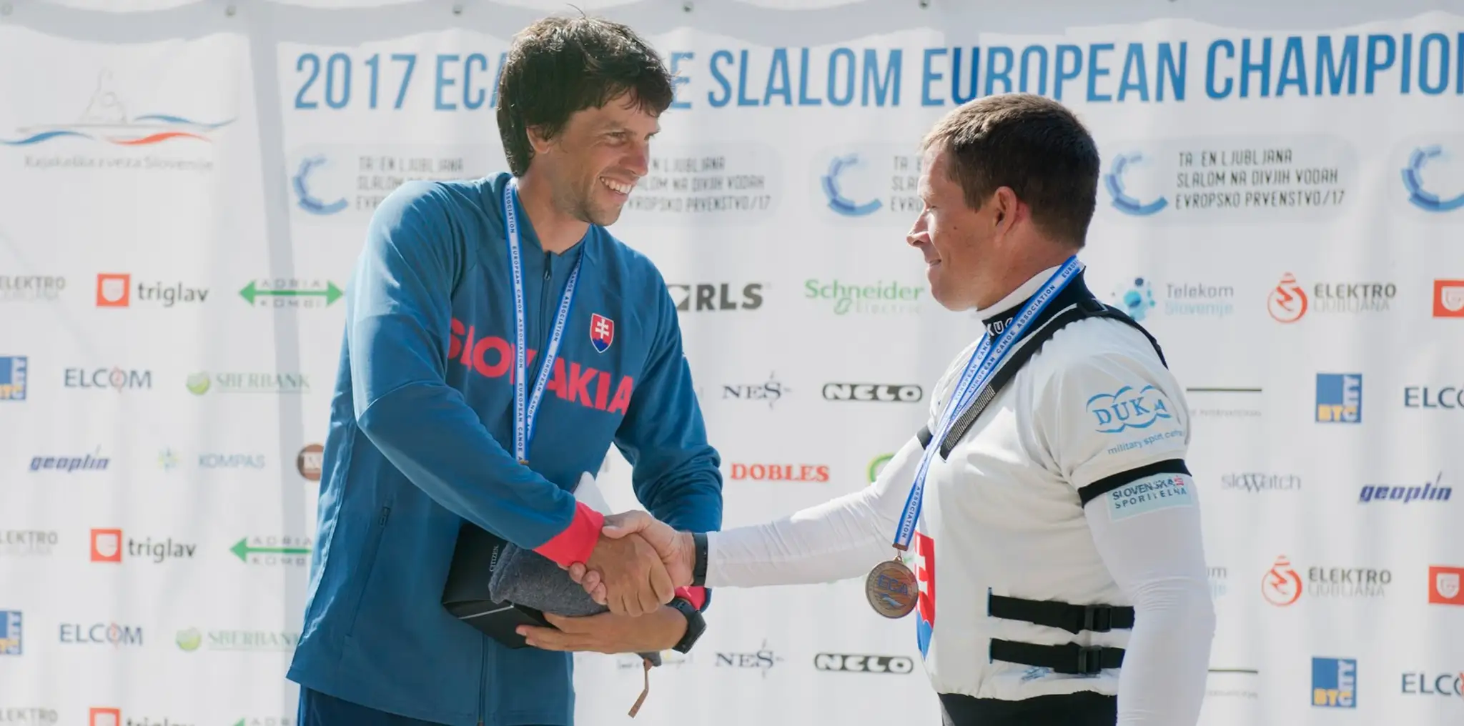 Alexander Slafkovský a Michal Martikán na pódiu. (archívna snímka)