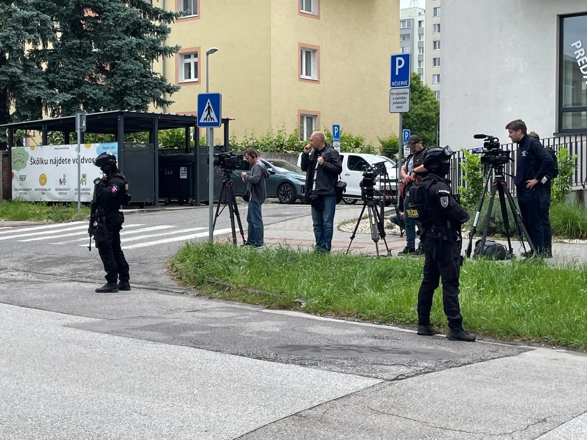 Bezpečnostné opatrenia pred areálom ŠTS